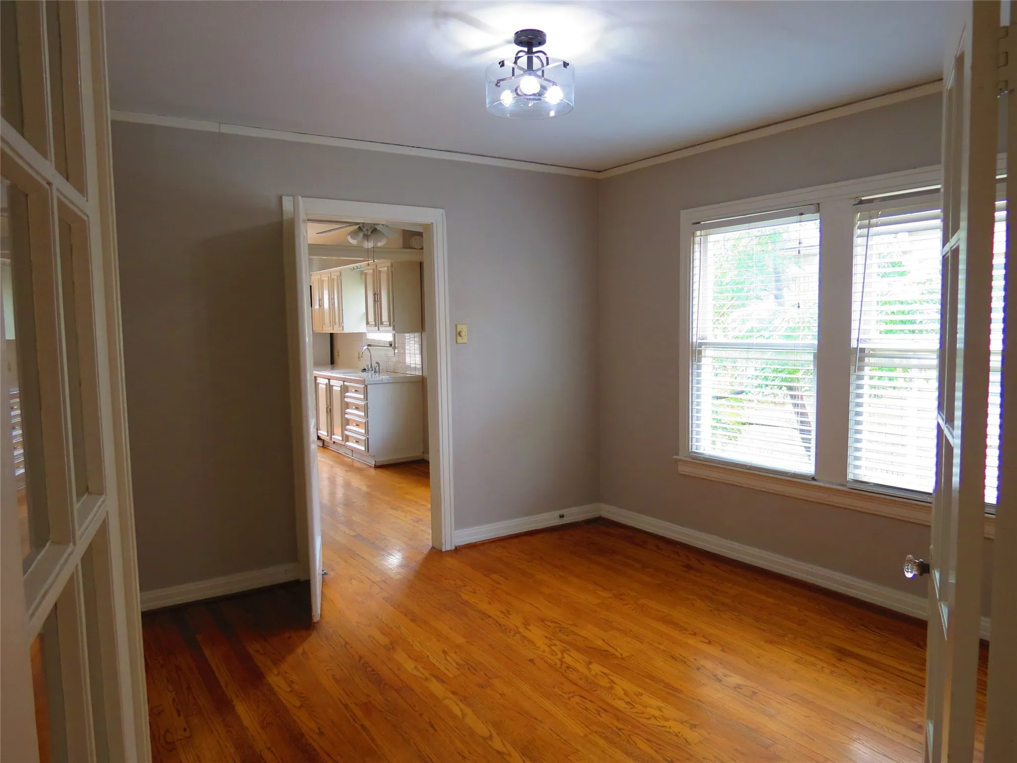 Duplex For Rent in Dallas County , 5944 Morningside Avenue, Dallas, Texas 75206, 2 Bedroom, 1 Bathroom, Garage spaces, 1,487 Sqft, built in 1938, mls#21267169, Real Estate Agent in Dallas, Homes For Rent in Dallas county, Homes For Rent in Dallas, Realtor in Dallas Texas, Real Estate Brokerage Independent Realty Texas, Luminita Cordes Realtor