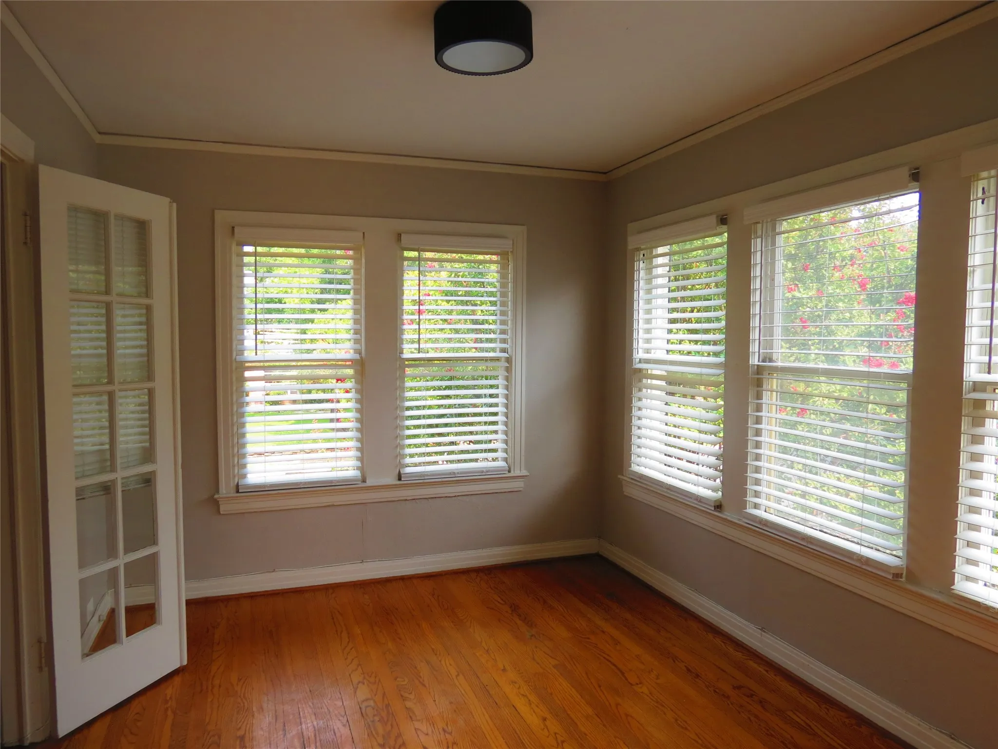 Duplex For Rent in Dallas County , 5944 Morningside Avenue, Dallas, Texas 75206, 2 Bedroom, 1 Bathroom, Garage spaces, 1,487 Sqft, built in 1938, mls#21267169, Real Estate Agent in Dallas, Homes For Rent in Dallas county, Homes For Rent in Dallas, Realtor in Dallas Texas, Real Estate Brokerage Independent Realty Texas, Luminita Cordes Realtor