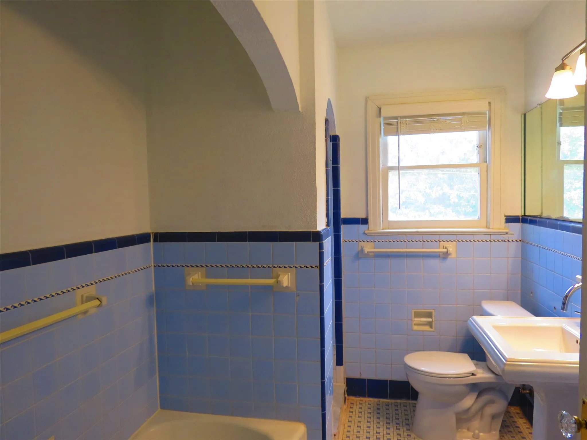 Duplex For Rent in Dallas County , 5944 Morningside Avenue, Dallas, Texas 75206, 2 Bedroom, 1 Bathroom, Garage spaces, 1,487 Sqft, built in 1938, mls#21267169, Real Estate Agent in Dallas, Homes For Rent in Dallas county, Homes For Rent in Dallas, Realtor in Dallas Texas, Real Estate Brokerage Independent Realty Texas, Luminita Cordes Realtor