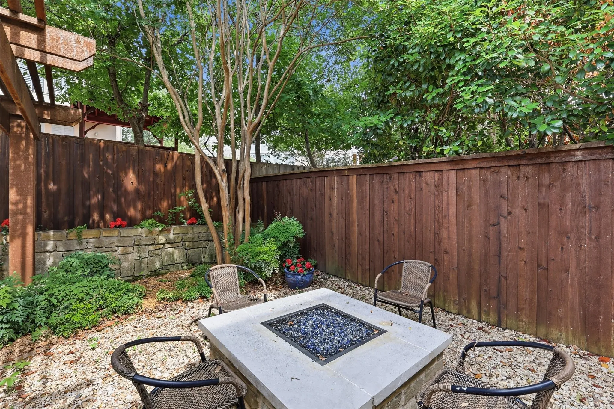 Townhouse For Sale in Dallas County , 4222 Spyglass Hill Lane, Irving, Texas 75038, 2 Bedroom, 3 Bathroom, 2 Garage spaces, 2,132 Sqft, built in 1998, mls#21270262, Real Estate Agent in Irving, Homes For Sale in Dallas county, Homes For Sale in Irving, Realtor in Irving Texas, Real Estate Brokerage Independent Realty Texas, Luminita Cordes Realtor