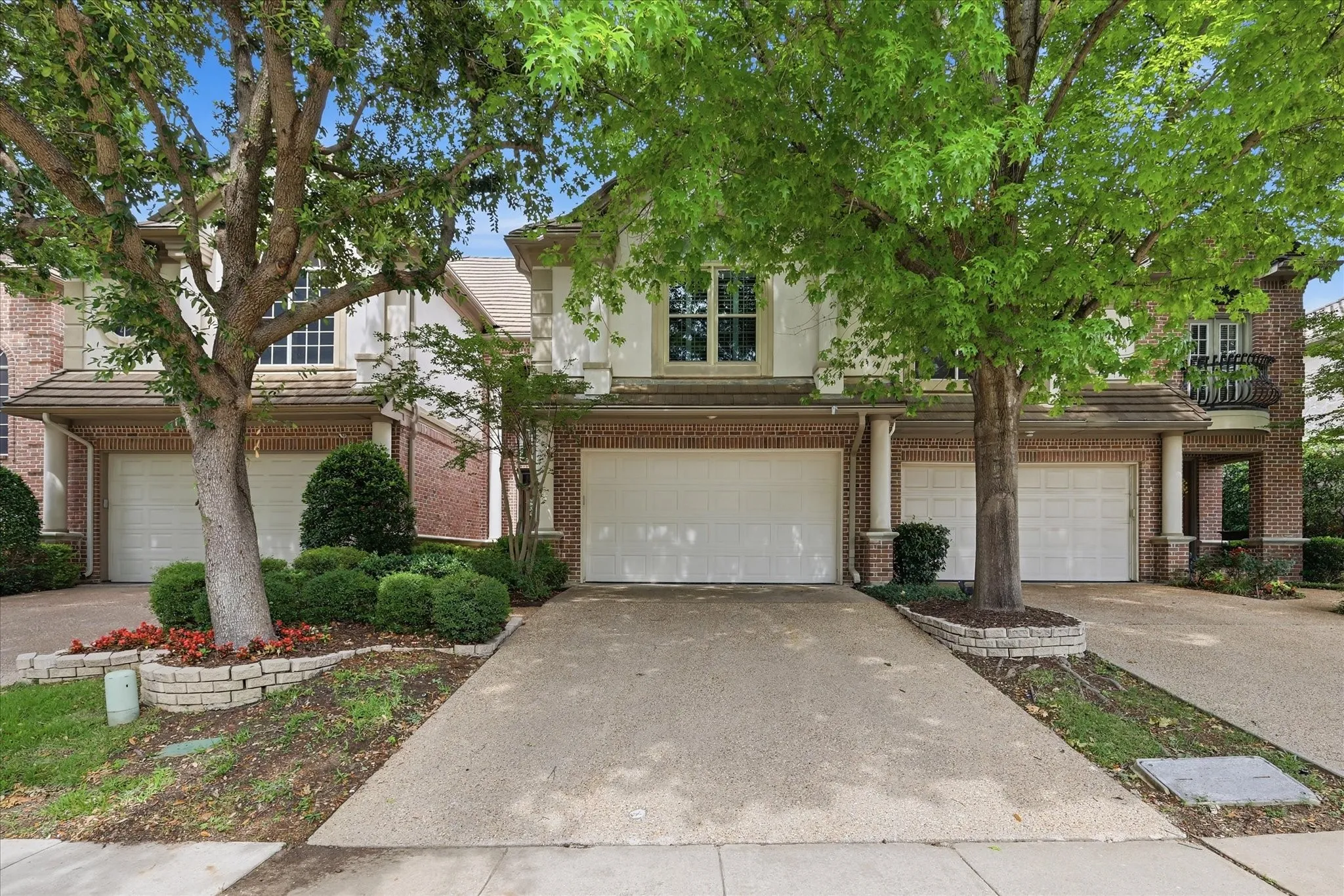Townhouse For Sale in Dallas County , 4222 Spyglass Hill Lane, Irving, Texas 75038, 2 Bedroom, 3 Bathroom, 2 Garage spaces, 2,132 Sqft, built in 1998, mls#21270262, Real Estate Agent in Irving, Homes For Sale in Dallas county, Homes For Sale in Irving, Realtor in Irving Texas, Real Estate Brokerage Independent Realty Texas, Luminita Cordes Realtor