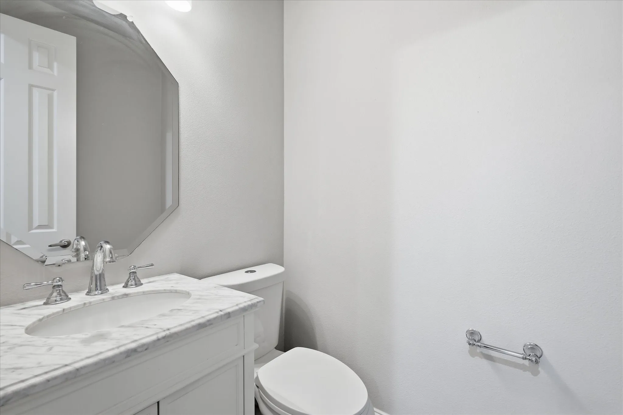 Townhouse For Sale in Dallas County , 4222 Spyglass Hill Lane, Irving, Texas 75038, 2 Bedroom, 3 Bathroom, 2 Garage spaces, 2,132 Sqft, built in 1998, mls#21270262, Real Estate Agent in Irving, Homes For Sale in Dallas county, Homes For Sale in Irving, Realtor in Irving Texas, Real Estate Brokerage Independent Realty Texas, Luminita Cordes Realtor