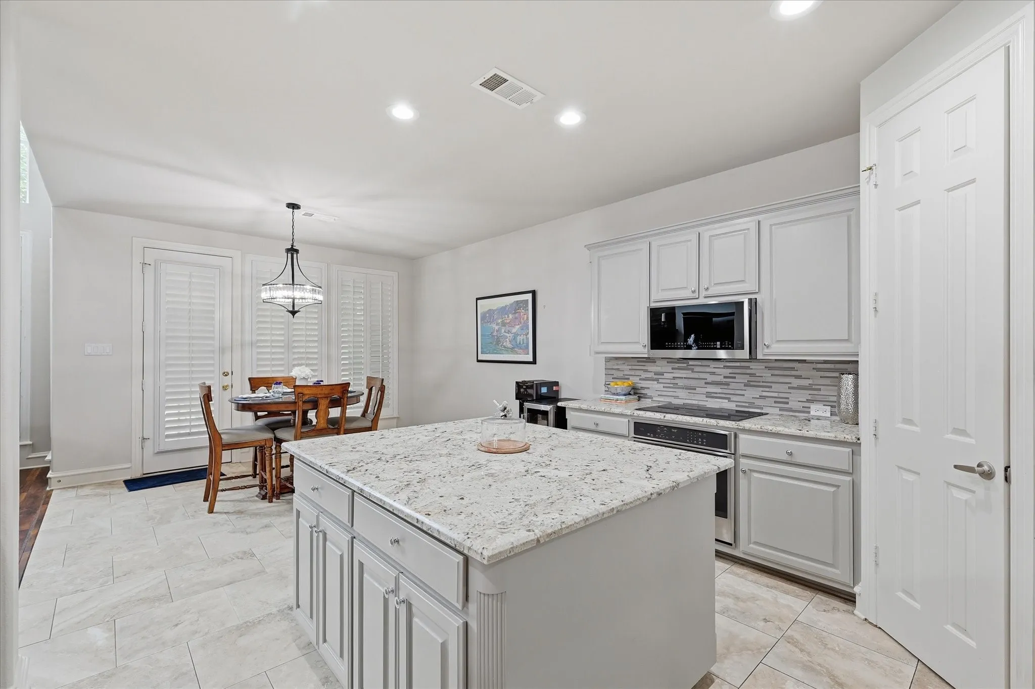Townhouse For Sale in Dallas County , 4222 Spyglass Hill Lane, Irving, Texas 75038, 2 Bedroom, 3 Bathroom, 2 Garage spaces, 2,132 Sqft, built in 1998, mls#21270262, Real Estate Agent in Irving, Homes For Sale in Dallas county, Homes For Sale in Irving, Realtor in Irving Texas, Real Estate Brokerage Independent Realty Texas, Luminita Cordes Realtor