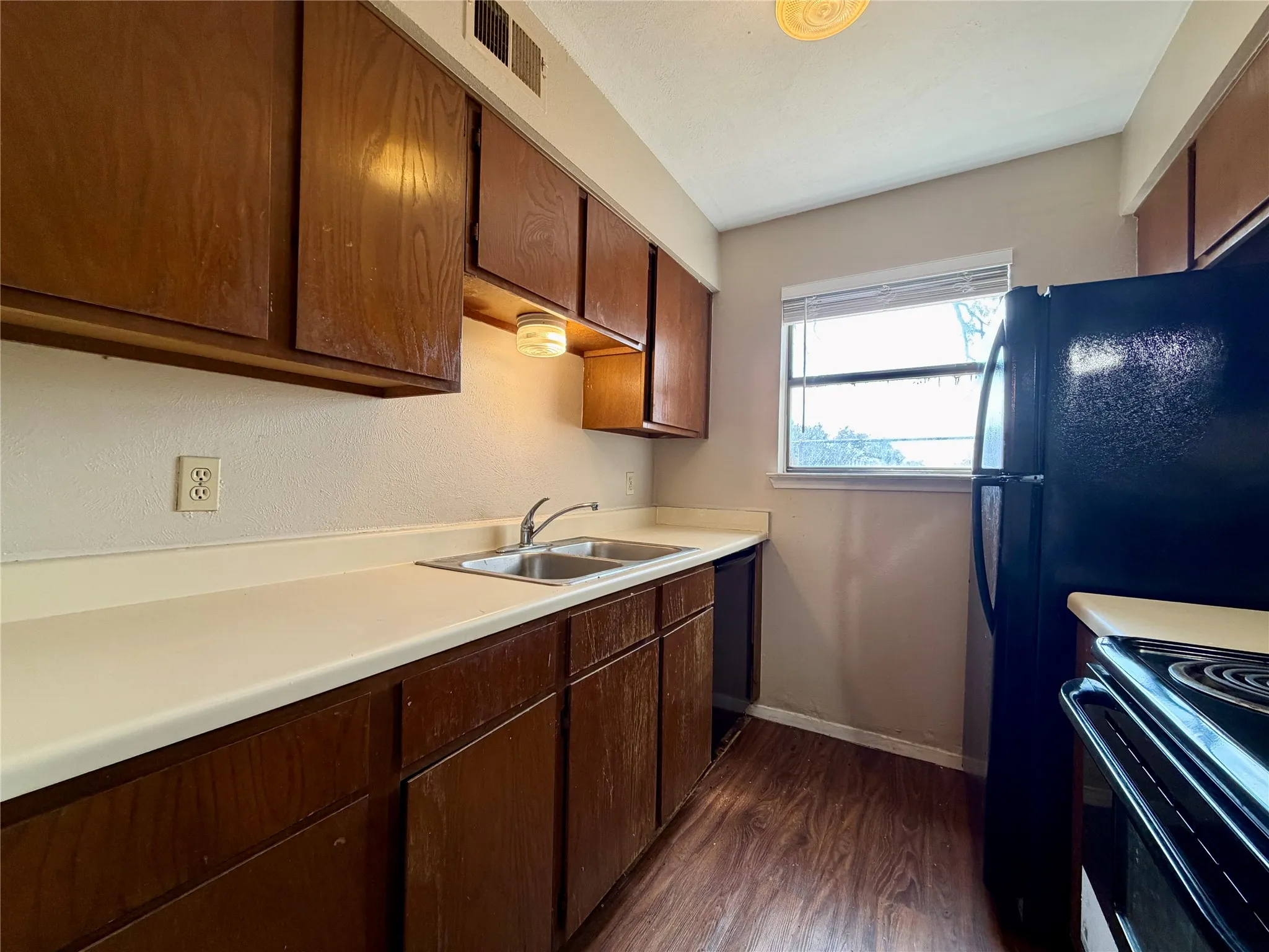 Apartment For Rent in Denton County , 2526 W Prairie Street 108, Denton, Texas 76201, 1 Bedroom, 1 Bathroom, Garage spaces, 420 Sqft, built in 1985, mls#21270670, Real Estate Agent in Denton, Homes For Rent in Denton county, Homes For Rent in Denton, Realtor in Denton Texas, Real Estate Brokerage Independent Realty Texas, Luminita Cordes Realtor
