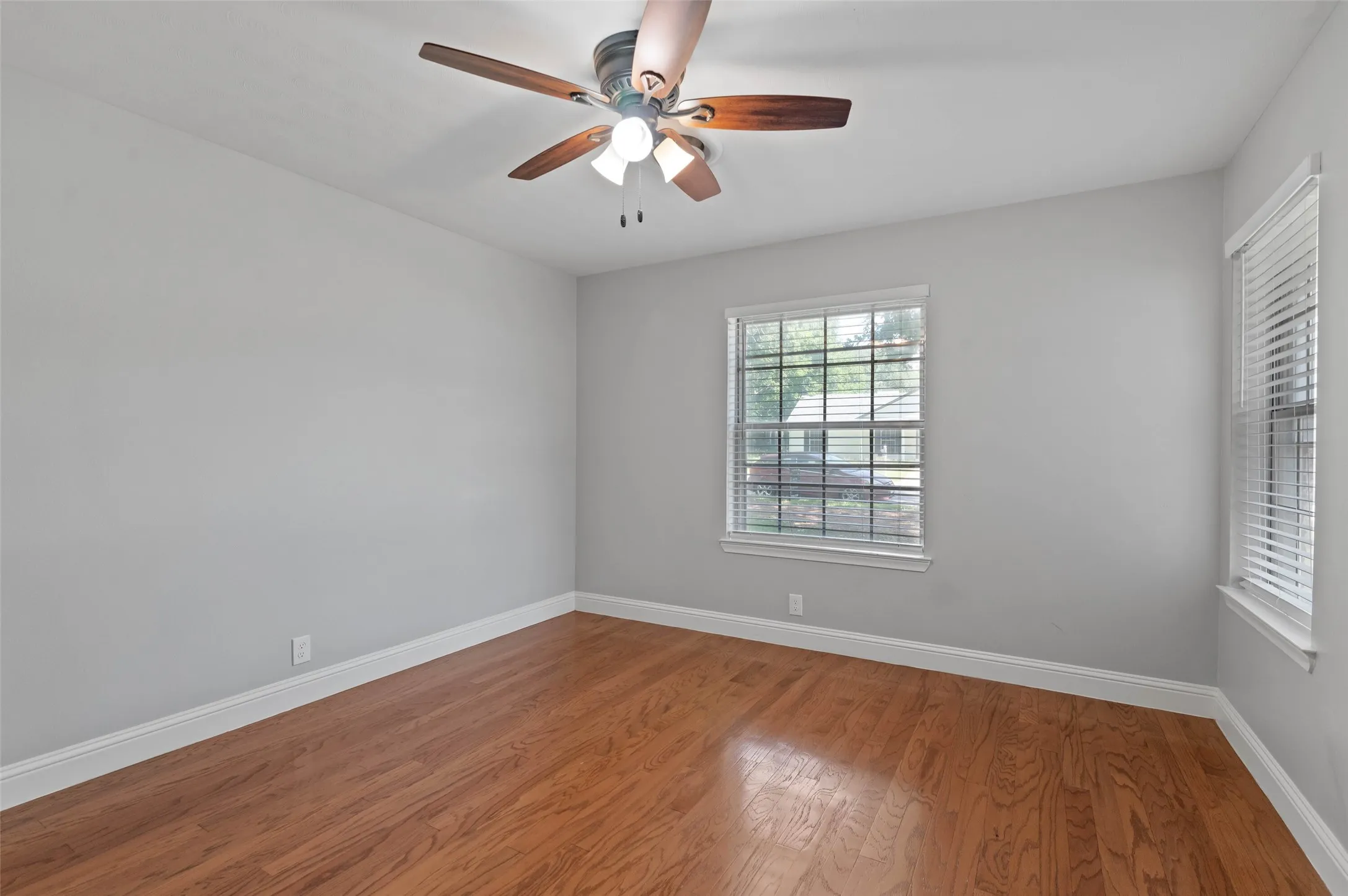 Single Family Residence For Sale in Denton County , 2202 Foxcroft Circle, Denton, Texas 76209, 3 Bedroom, 2 Bathroom, 2 Garage spaces, 1,894 Sqft, built in 1963, mls#21269367, Real Estate Agent in Denton, Homes For Sale in Denton county, Homes For Sale in Denton, Realtor in Denton Texas, Real Estate Brokerage Independent Realty Texas, Luminita Cordes Realtor