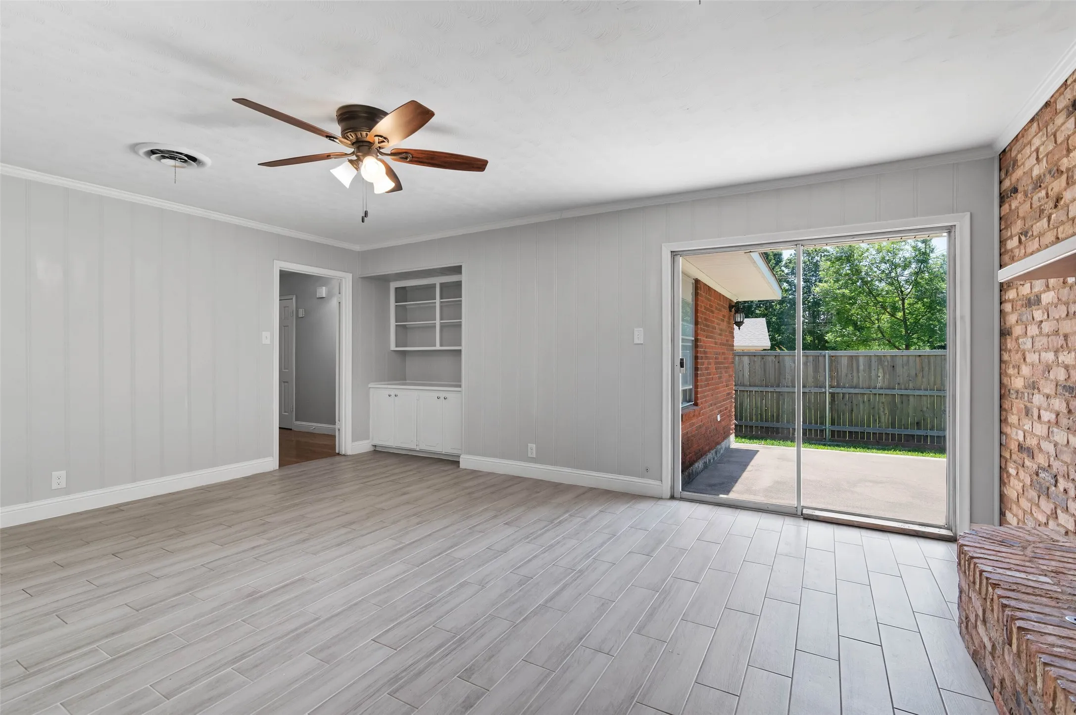 Single Family Residence For Sale in Denton County , 2202 Foxcroft Circle, Denton, Texas 76209, 3 Bedroom, 2 Bathroom, 2 Garage spaces, 1,894 Sqft, built in 1963, mls#21269367, Real Estate Agent in Denton, Homes For Sale in Denton county, Homes For Sale in Denton, Realtor in Denton Texas, Real Estate Brokerage Independent Realty Texas, Luminita Cordes Realtor