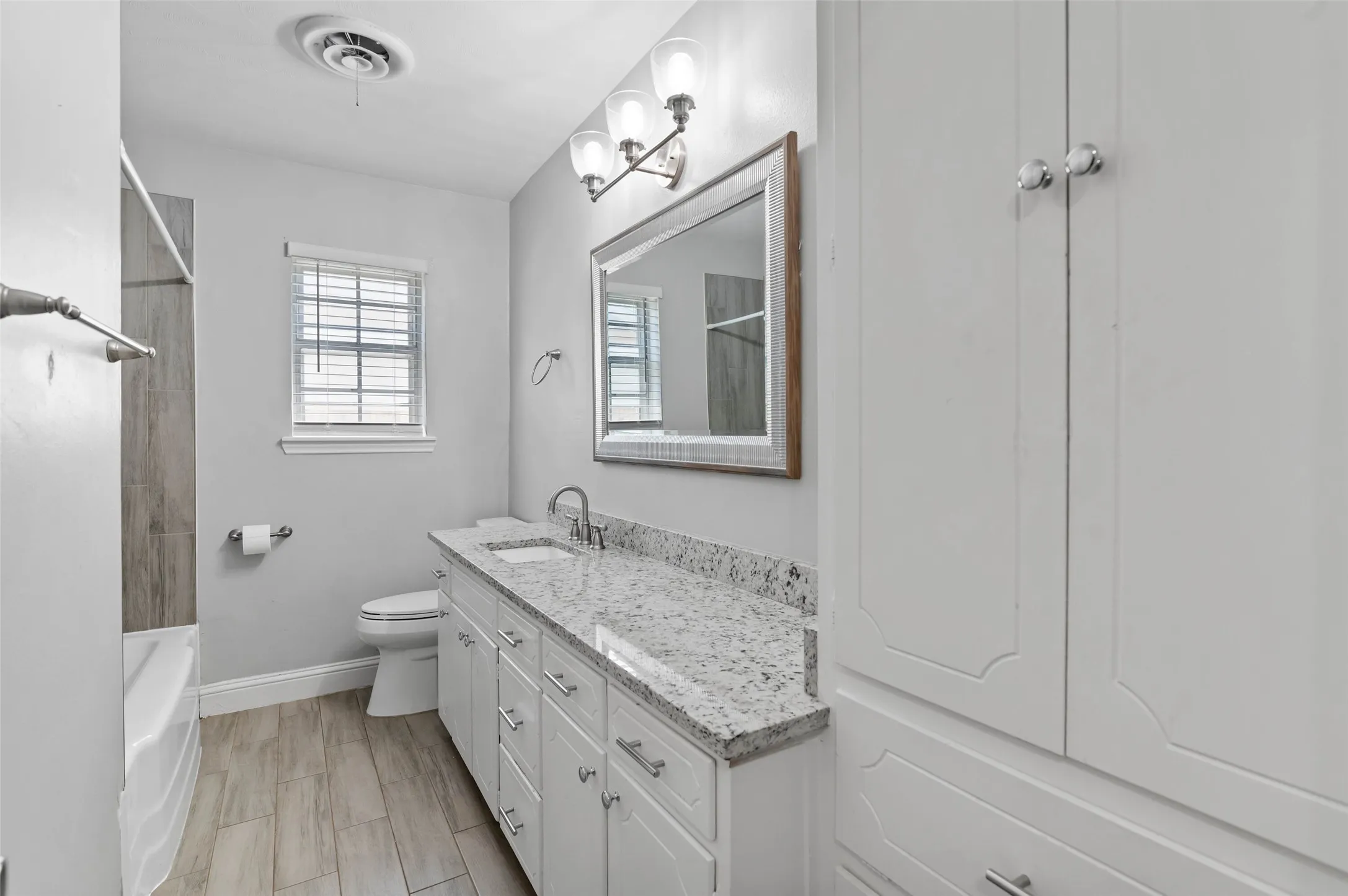 Single Family Residence For Sale in Denton County , 2202 Foxcroft Circle, Denton, Texas 76209, 3 Bedroom, 2 Bathroom, 2 Garage spaces, 1,894 Sqft, built in 1963, mls#21269367, Real Estate Agent in Denton, Homes For Sale in Denton county, Homes For Sale in Denton, Realtor in Denton Texas, Real Estate Brokerage Independent Realty Texas, Luminita Cordes Realtor