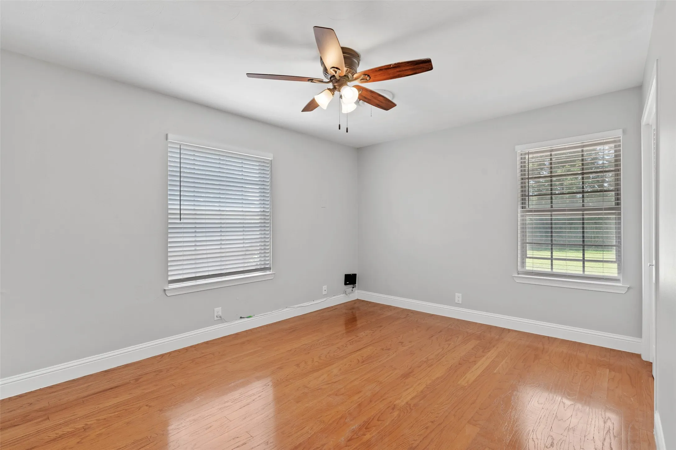 Single Family Residence For Sale in Denton County , 2202 Foxcroft Circle, Denton, Texas 76209, 3 Bedroom, 2 Bathroom, 2 Garage spaces, 1,894 Sqft, built in 1963, mls#21269367, Real Estate Agent in Denton, Homes For Sale in Denton county, Homes For Sale in Denton, Realtor in Denton Texas, Real Estate Brokerage Independent Realty Texas, Luminita Cordes Realtor