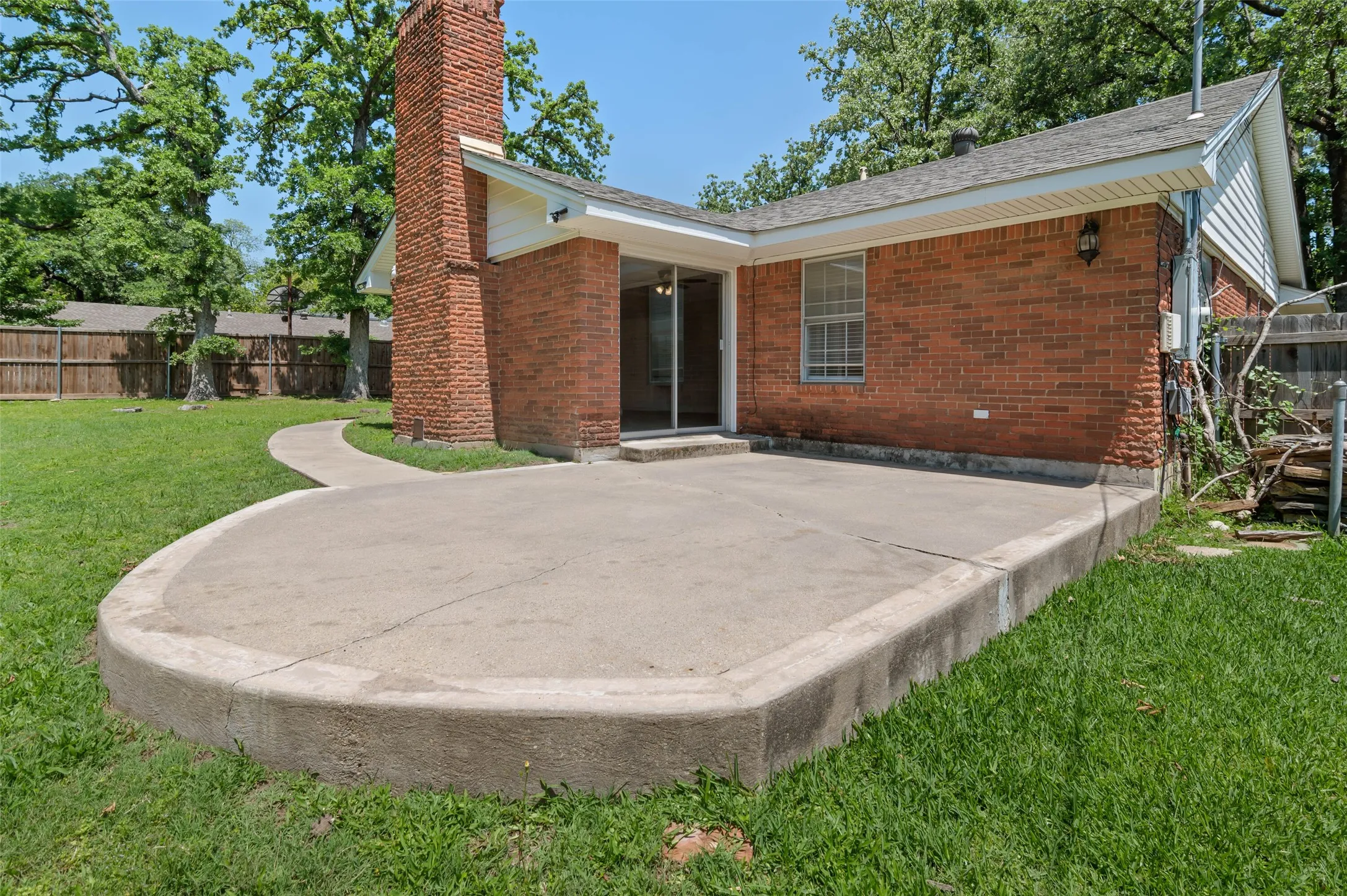 Single Family Residence For Sale in Denton County , 2202 Foxcroft Circle, Denton, Texas 76209, 3 Bedroom, 2 Bathroom, 2 Garage spaces, 1,894 Sqft, built in 1963, mls#21269367, Real Estate Agent in Denton, Homes For Sale in Denton county, Homes For Sale in Denton, Realtor in Denton Texas, Real Estate Brokerage Independent Realty Texas, Luminita Cordes Realtor