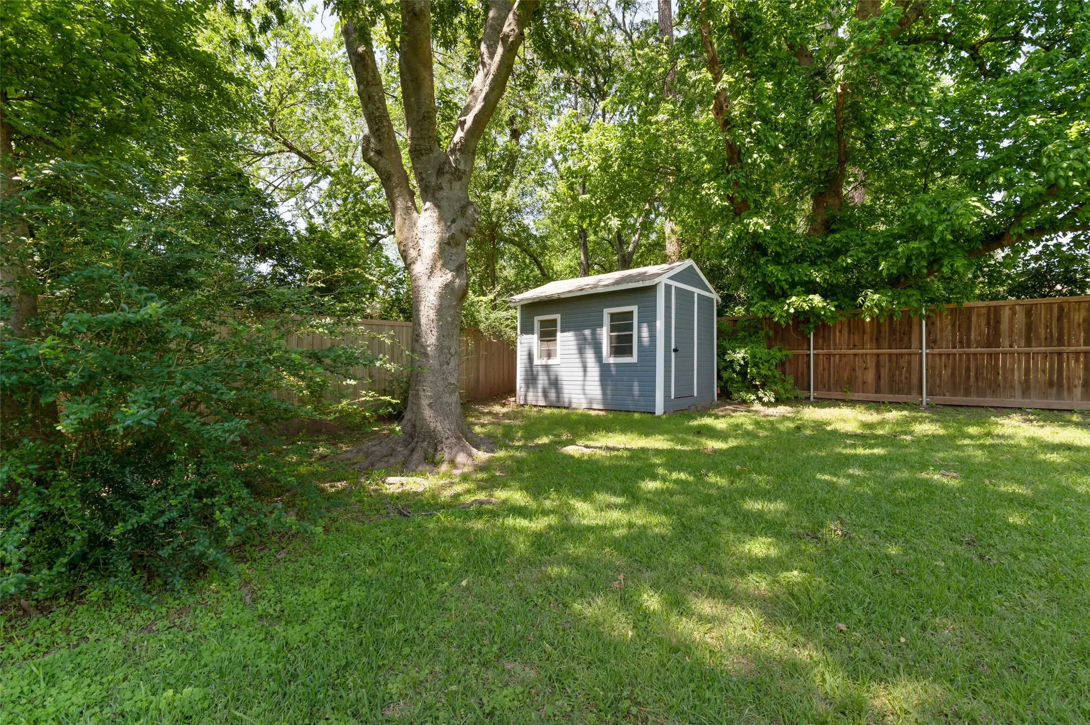 Single Family Residence For Sale in Denton County , 2202 Foxcroft Circle, Denton, Texas 76209, 3 Bedroom, 2 Bathroom, 2 Garage spaces, 1,894 Sqft, built in 1963, mls#21269367, Real Estate Agent in Denton, Homes For Sale in Denton county, Homes For Sale in Denton, Realtor in Denton Texas, Real Estate Brokerage Independent Realty Texas, Luminita Cordes Realtor