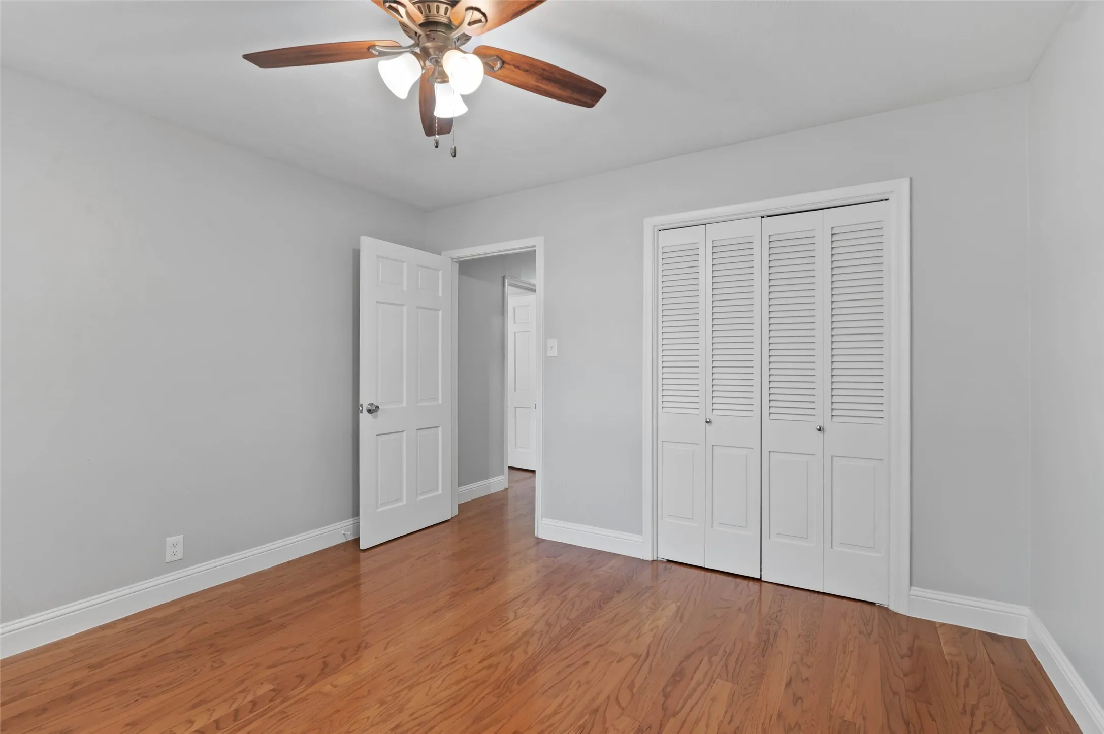 Single Family Residence For Sale in Denton County , 2202 Foxcroft Circle, Denton, Texas 76209, 3 Bedroom, 2 Bathroom, 2 Garage spaces, 1,894 Sqft, built in 1963, mls#21269367, Real Estate Agent in Denton, Homes For Sale in Denton county, Homes For Sale in Denton, Realtor in Denton Texas, Real Estate Brokerage Independent Realty Texas, Luminita Cordes Realtor