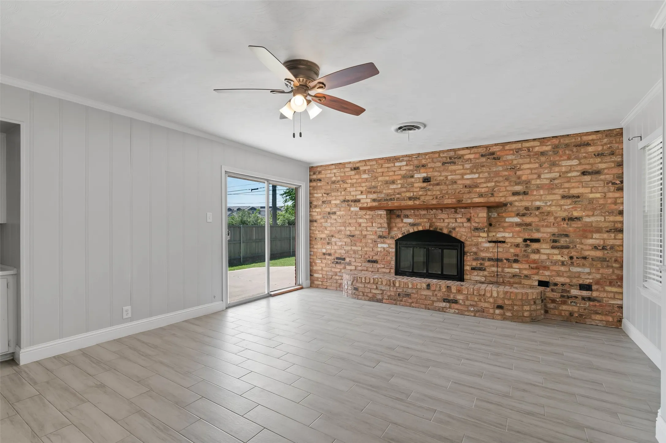 Single Family Residence For Sale in Denton County , 2202 Foxcroft Circle, Denton, Texas 76209, 3 Bedroom, 2 Bathroom, 2 Garage spaces, 1,894 Sqft, built in 1963, mls#21269367, Real Estate Agent in Denton, Homes For Sale in Denton county, Homes For Sale in Denton, Realtor in Denton Texas, Real Estate Brokerage Independent Realty Texas, Luminita Cordes Realtor