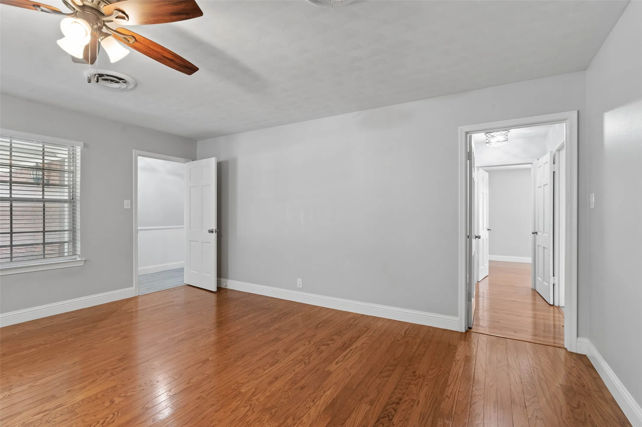 Single Family Residence For Sale in Denton County , 2202 Foxcroft Circle, Denton, Texas 76209, 3 Bedroom, 2 Bathroom, 2 Garage spaces, 1,894 Sqft, built in 1963, mls#21269367, Real Estate Agent in Denton, Homes For Sale in Denton county, Homes For Sale in Denton, Realtor in Denton Texas, Real Estate Brokerage Independent Realty Texas, Luminita Cordes Realtor