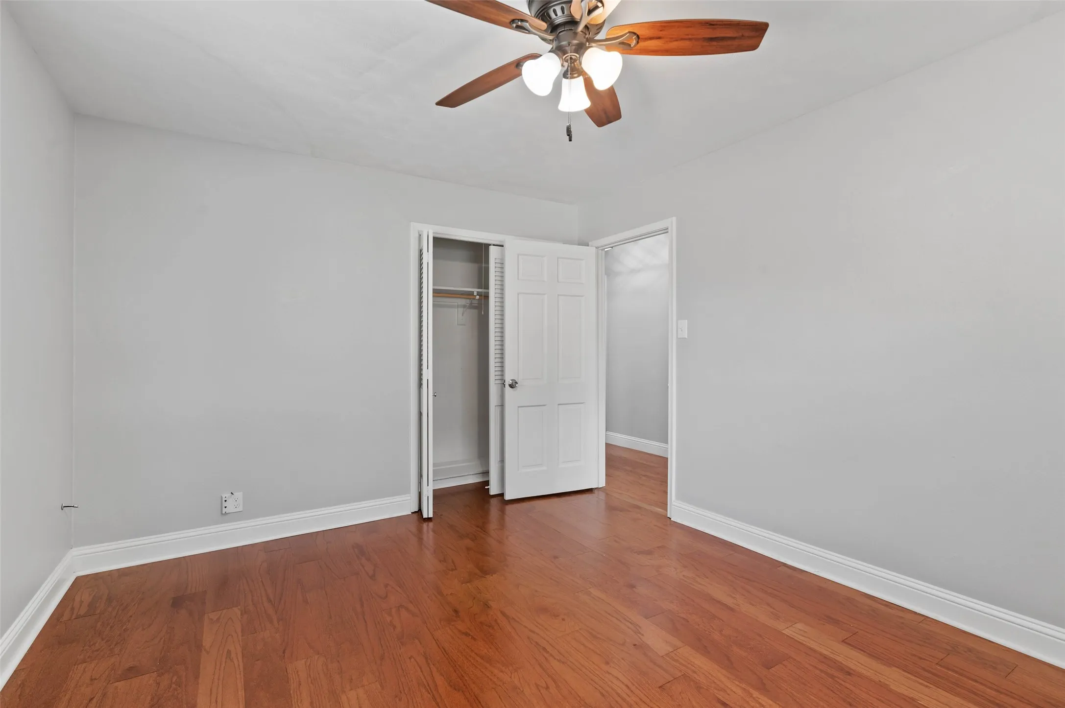 Single Family Residence For Sale in Denton County , 2202 Foxcroft Circle, Denton, Texas 76209, 3 Bedroom, 2 Bathroom, 2 Garage spaces, 1,894 Sqft, built in 1963, mls#21269367, Real Estate Agent in Denton, Homes For Sale in Denton county, Homes For Sale in Denton, Realtor in Denton Texas, Real Estate Brokerage Independent Realty Texas, Luminita Cordes Realtor