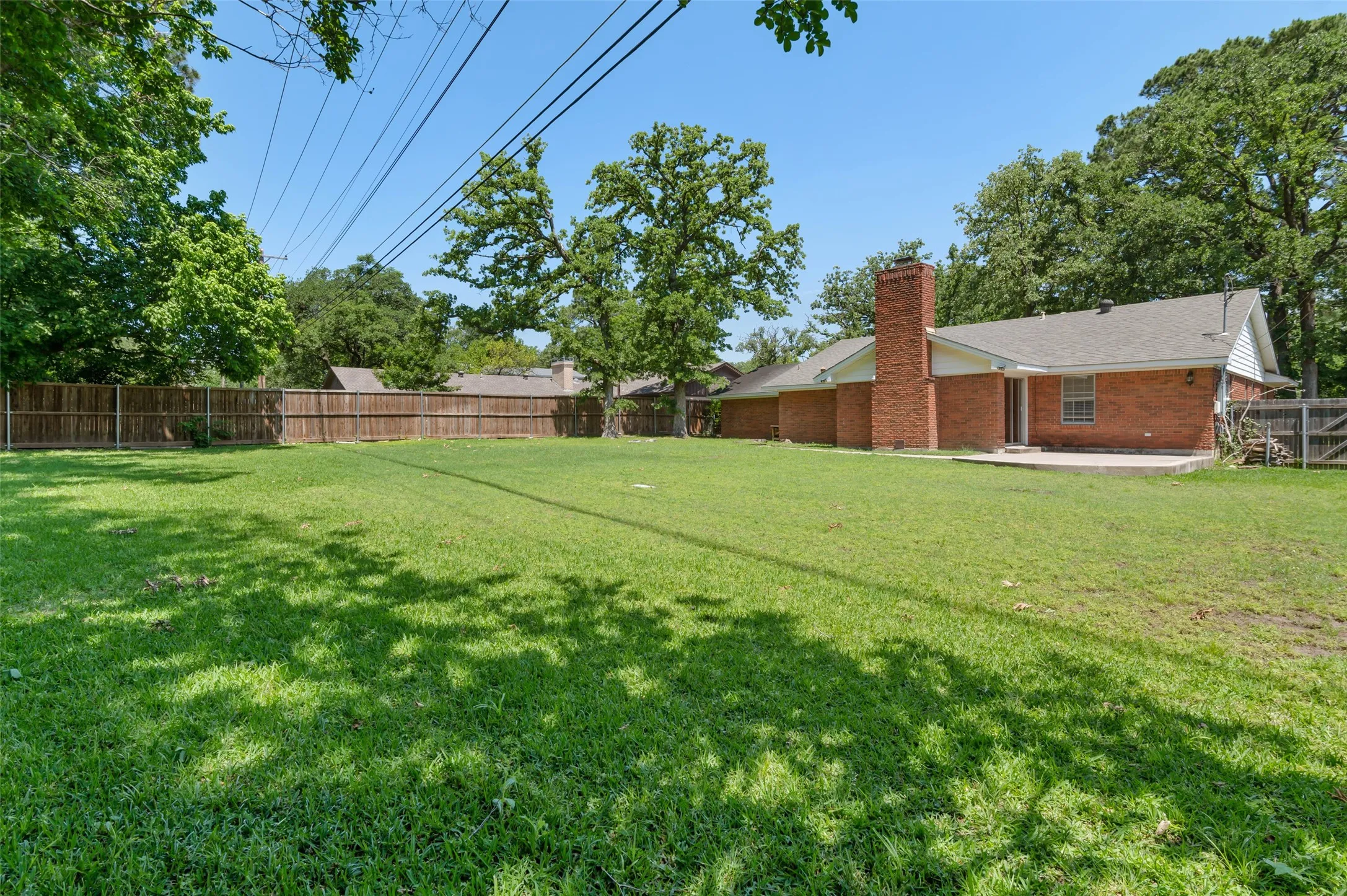 Single Family Residence For Sale in Denton County , 2202 Foxcroft Circle, Denton, Texas 76209, 3 Bedroom, 2 Bathroom, 2 Garage spaces, 1,894 Sqft, built in 1963, mls#21269367, Real Estate Agent in Denton, Homes For Sale in Denton county, Homes For Sale in Denton, Realtor in Denton Texas, Real Estate Brokerage Independent Realty Texas, Luminita Cordes Realtor