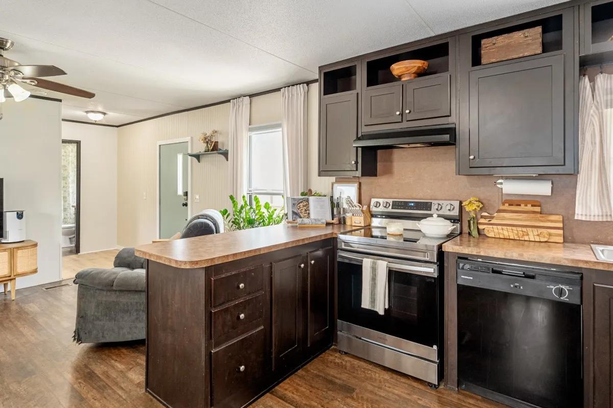 Mobile Home For Sale in Van Zandt County , 2606 Vz County Road 2813, Mabank, Texas 75147, 2 Bedroom, 2 Bathroom, 2 Garage spaces, 840 Sqft, built in 2015, mls#21263036, Real Estate Agent in Mabank, Homes For Sale in Van Zandt county, Homes For Sale in Mabank, Realtor in Mabank Texas, Real Estate Brokerage Independent Realty Texas, Luminita Cordes Realtor