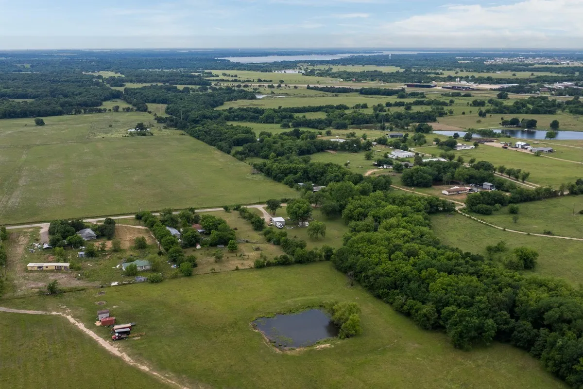 Mobile Home For Sale in Van Zandt County , 2606 Vz County Road 2813, Mabank, Texas 75147, 2 Bedroom, 2 Bathroom, 2 Garage spaces, 840 Sqft, built in 2015, mls#21263036, Real Estate Agent in Mabank, Homes For Sale in Van Zandt county, Homes For Sale in Mabank, Realtor in Mabank Texas, Real Estate Brokerage Independent Realty Texas, Luminita Cordes Realtor