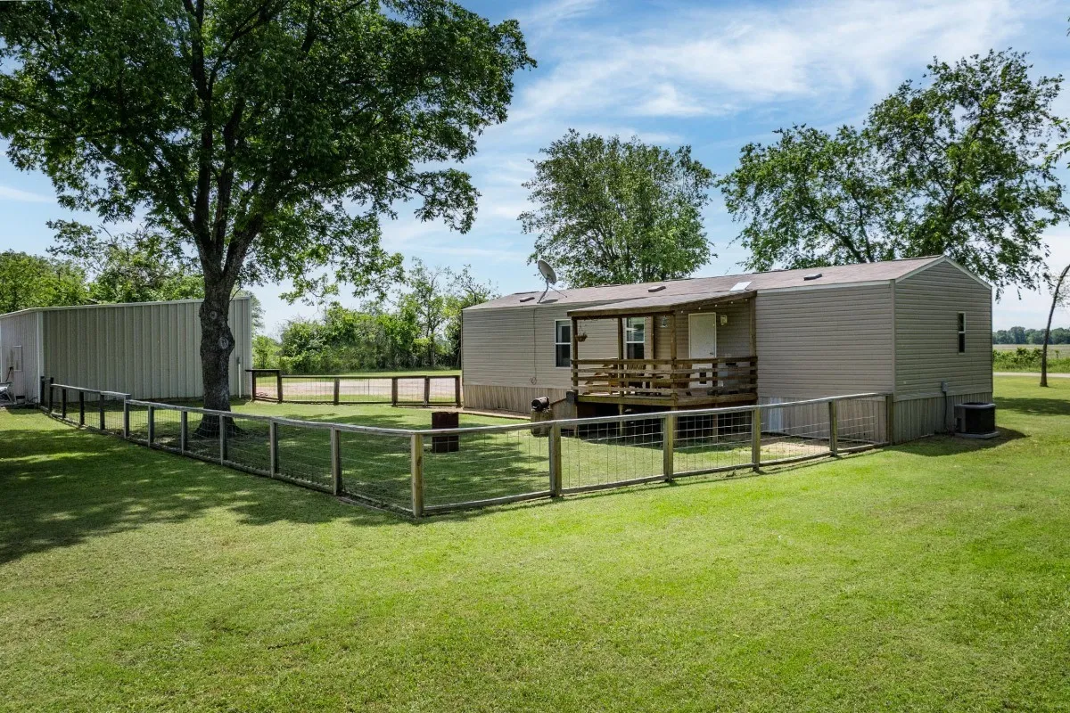 Mobile Home For Sale in Van Zandt County , 2606 Vz County Road 2813, Mabank, Texas 75147, 2 Bedroom, 2 Bathroom, 2 Garage spaces, 840 Sqft, built in 2015, mls#21263036, Real Estate Agent in Mabank, Homes For Sale in Van Zandt county, Homes For Sale in Mabank, Realtor in Mabank Texas, Real Estate Brokerage Independent Realty Texas, Luminita Cordes Realtor