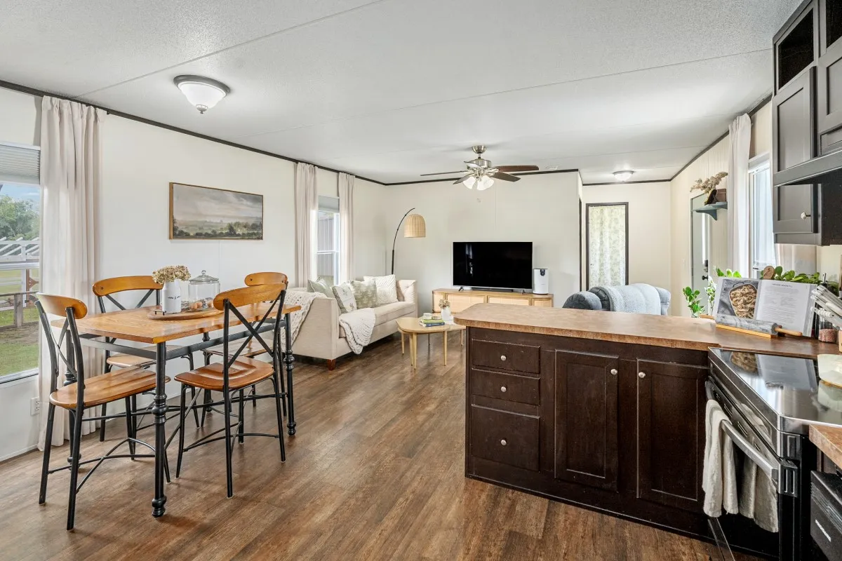 Mobile Home For Sale in Van Zandt County , 2606 Vz County Road 2813, Mabank, Texas 75147, 2 Bedroom, 2 Bathroom, 2 Garage spaces, 840 Sqft, built in 2015, mls#21263036, Real Estate Agent in Mabank, Homes For Sale in Van Zandt county, Homes For Sale in Mabank, Realtor in Mabank Texas, Real Estate Brokerage Independent Realty Texas, Luminita Cordes Realtor