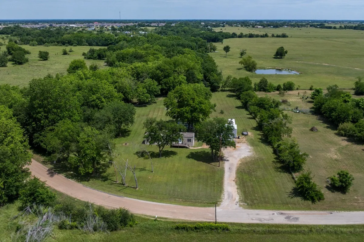 Mobile Home For Sale in Van Zandt County , 2606 Vz County Road 2813, Mabank, Texas 75147, 2 Bedroom, 2 Bathroom, 2 Garage spaces, 840 Sqft, built in 2015, mls#21263036, Real Estate Agent in Mabank, Homes For Sale in Van Zandt county, Homes For Sale in Mabank, Realtor in Mabank Texas, Real Estate Brokerage Independent Realty Texas, Luminita Cordes Realtor