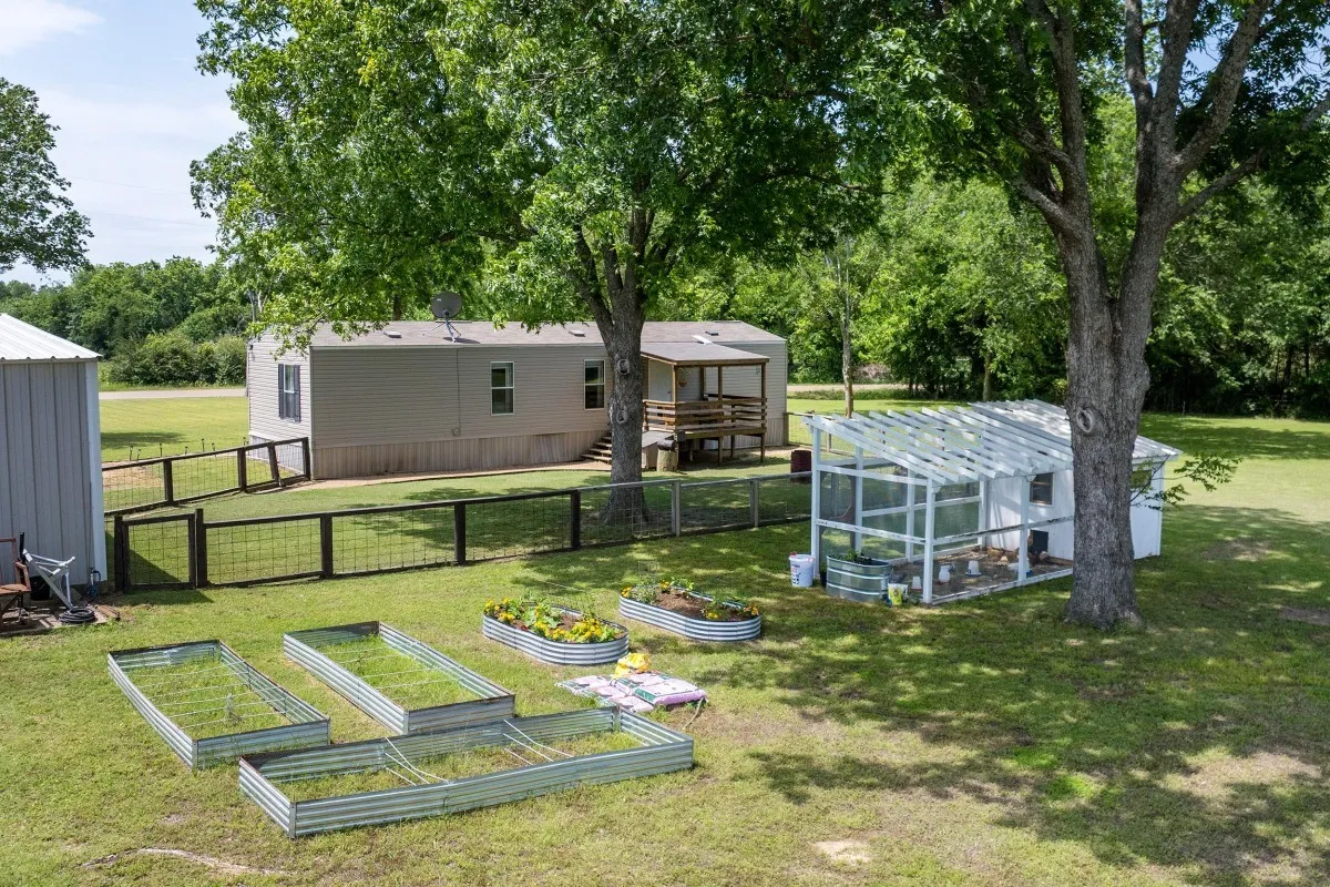 Mobile Home For Sale in Van Zandt County , 2606 Vz County Road 2813, Mabank, Texas 75147, 2 Bedroom, 2 Bathroom, 2 Garage spaces, 840 Sqft, built in 2015, mls#21263036, Real Estate Agent in Mabank, Homes For Sale in Van Zandt county, Homes For Sale in Mabank, Realtor in Mabank Texas, Real Estate Brokerage Independent Realty Texas, Luminita Cordes Realtor