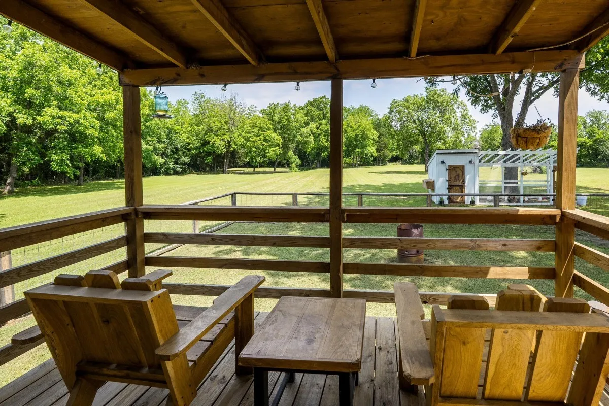 Mobile Home For Sale in Van Zandt County , 2606 Vz County Road 2813, Mabank, Texas 75147, 2 Bedroom, 2 Bathroom, 2 Garage spaces, 840 Sqft, built in 2015, mls#21263036, Real Estate Agent in Mabank, Homes For Sale in Van Zandt county, Homes For Sale in Mabank, Realtor in Mabank Texas, Real Estate Brokerage Independent Realty Texas, Luminita Cordes Realtor