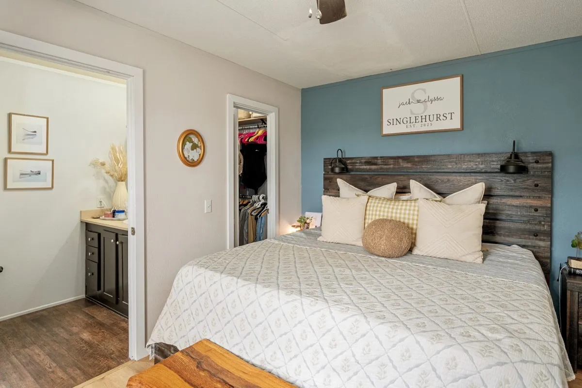 Mobile Home For Sale in Van Zandt County , 2606 Vz County Road 2813, Mabank, Texas 75147, 2 Bedroom, 2 Bathroom, 2 Garage spaces, 840 Sqft, built in 2015, mls#21263036, Real Estate Agent in Mabank, Homes For Sale in Van Zandt county, Homes For Sale in Mabank, Realtor in Mabank Texas, Real Estate Brokerage Independent Realty Texas, Luminita Cordes Realtor