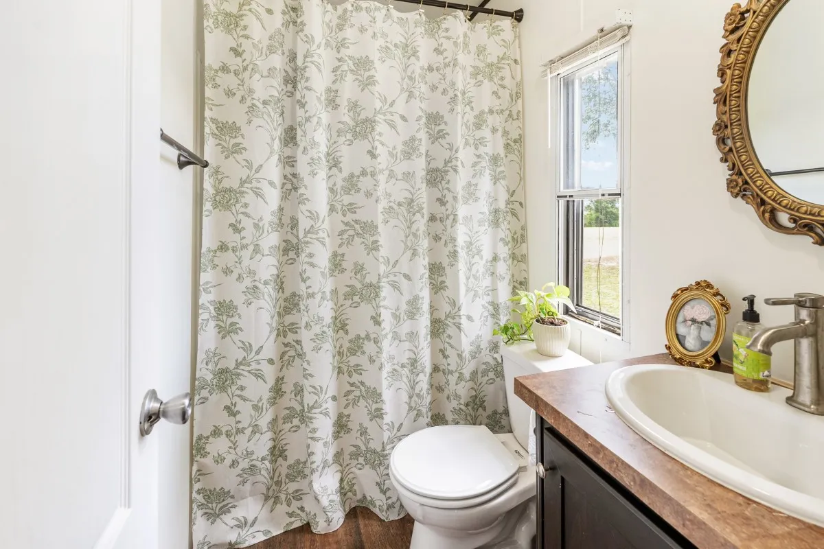 Mobile Home For Sale in Van Zandt County , 2606 Vz County Road 2813, Mabank, Texas 75147, 2 Bedroom, 2 Bathroom, 2 Garage spaces, 840 Sqft, built in 2015, mls#21263036, Real Estate Agent in Mabank, Homes For Sale in Van Zandt county, Homes For Sale in Mabank, Realtor in Mabank Texas, Real Estate Brokerage Independent Realty Texas, Luminita Cordes Realtor