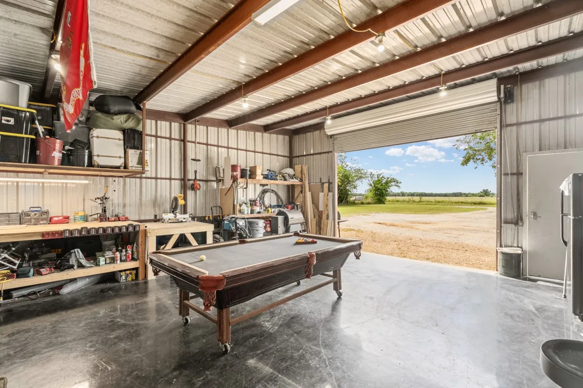 Mobile Home For Sale in Van Zandt County , 2606 Vz County Road 2813, Mabank, Texas 75147, 2 Bedroom, 2 Bathroom, 2 Garage spaces, 840 Sqft, built in 2015, mls#21263036, Real Estate Agent in Mabank, Homes For Sale in Van Zandt county, Homes For Sale in Mabank, Realtor in Mabank Texas, Real Estate Brokerage Independent Realty Texas, Luminita Cordes Realtor