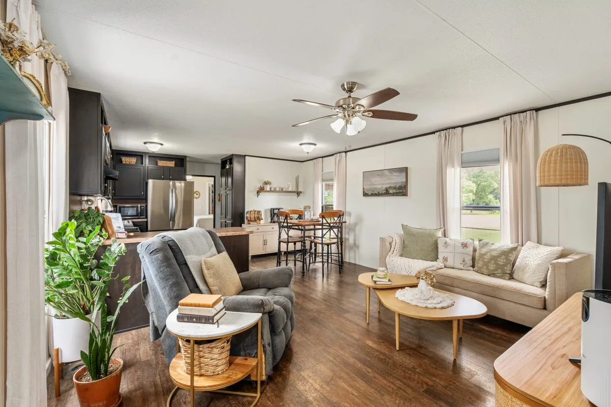 Mobile Home For Sale in Van Zandt County , 2606 Vz County Road 2813, Mabank, Texas 75147, 2 Bedroom, 2 Bathroom, 2 Garage spaces, 840 Sqft, built in 2015, mls#21263036, Real Estate Agent in Mabank, Homes For Sale in Van Zandt county, Homes For Sale in Mabank, Realtor in Mabank Texas, Real Estate Brokerage Independent Realty Texas, Luminita Cordes Realtor