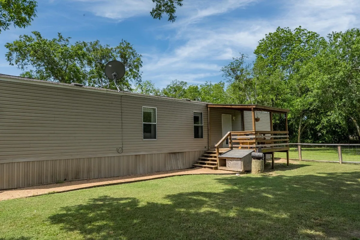 Mobile Home For Sale in Van Zandt County , 2606 Vz County Road 2813, Mabank, Texas 75147, 2 Bedroom, 2 Bathroom, 2 Garage spaces, 840 Sqft, built in 2015, mls#21263036, Real Estate Agent in Mabank, Homes For Sale in Van Zandt county, Homes For Sale in Mabank, Realtor in Mabank Texas, Real Estate Brokerage Independent Realty Texas, Luminita Cordes Realtor