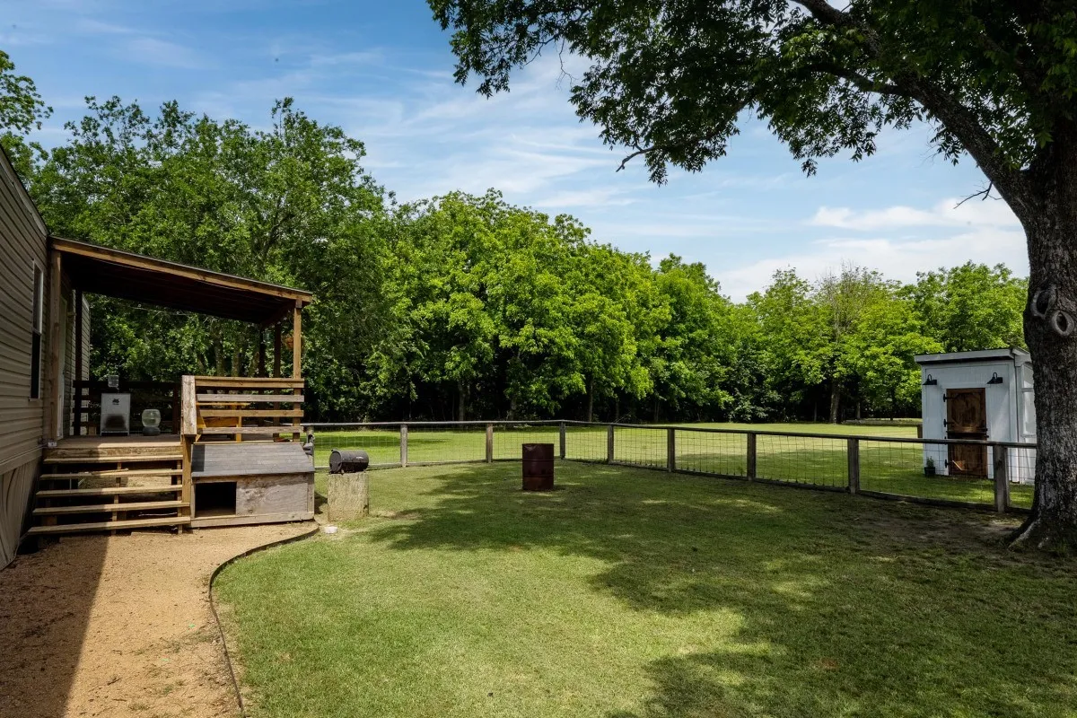 Mobile Home For Sale in Van Zandt County , 2606 Vz County Road 2813, Mabank, Texas 75147, 2 Bedroom, 2 Bathroom, 2 Garage spaces, 840 Sqft, built in 2015, mls#21263036, Real Estate Agent in Mabank, Homes For Sale in Van Zandt county, Homes For Sale in Mabank, Realtor in Mabank Texas, Real Estate Brokerage Independent Realty Texas, Luminita Cordes Realtor