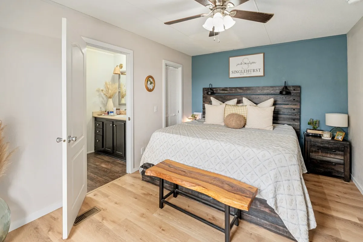 Mobile Home For Sale in Van Zandt County , 2606 Vz County Road 2813, Mabank, Texas 75147, 2 Bedroom, 2 Bathroom, 2 Garage spaces, 840 Sqft, built in 2015, mls#21263036, Real Estate Agent in Mabank, Homes For Sale in Van Zandt county, Homes For Sale in Mabank, Realtor in Mabank Texas, Real Estate Brokerage Independent Realty Texas, Luminita Cordes Realtor
