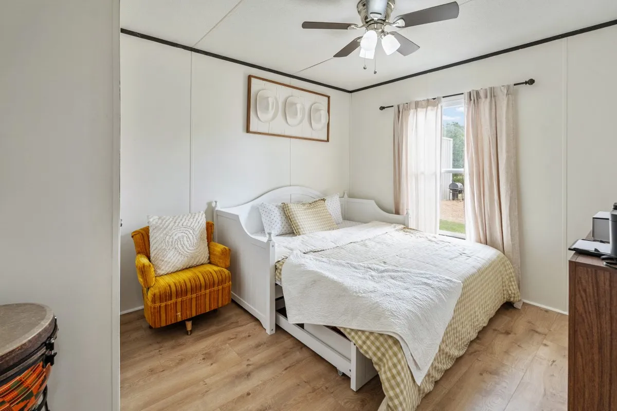Mobile Home For Sale in Van Zandt County , 2606 Vz County Road 2813, Mabank, Texas 75147, 2 Bedroom, 2 Bathroom, 2 Garage spaces, 840 Sqft, built in 2015, mls#21263036, Real Estate Agent in Mabank, Homes For Sale in Van Zandt county, Homes For Sale in Mabank, Realtor in Mabank Texas, Real Estate Brokerage Independent Realty Texas, Luminita Cordes Realtor