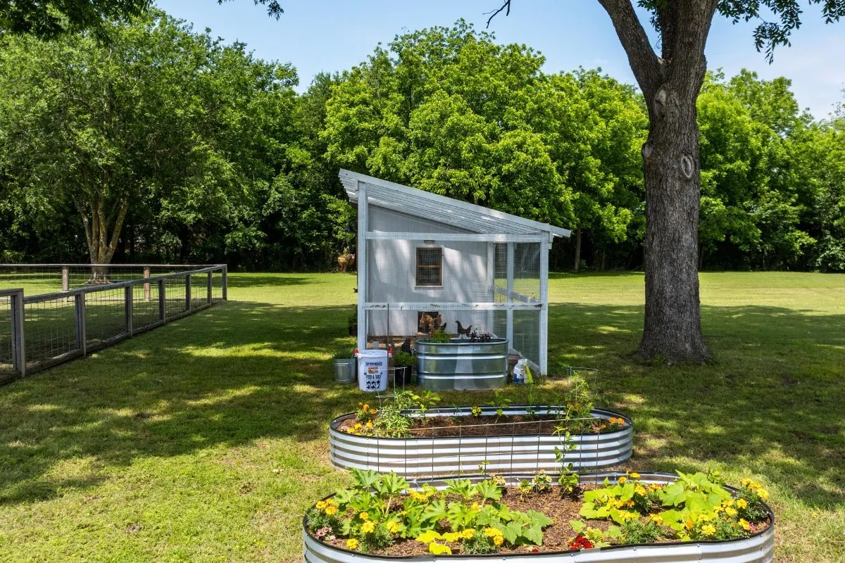 Mobile Home For Sale in Van Zandt County , 2606 Vz County Road 2813, Mabank, Texas 75147, 2 Bedroom, 2 Bathroom, 2 Garage spaces, 840 Sqft, built in 2015, mls#21263036, Real Estate Agent in Mabank, Homes For Sale in Van Zandt county, Homes For Sale in Mabank, Realtor in Mabank Texas, Real Estate Brokerage Independent Realty Texas, Luminita Cordes Realtor