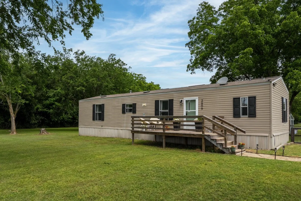 Mobile Home For Sale in Van Zandt County , 2606 Vz County Road 2813, Mabank, Texas 75147, 2 Bedroom, 2 Bathroom, 2 Garage spaces, 840 Sqft, built in 2015, mls#21263036, Real Estate Agent in Mabank, Homes For Sale in Van Zandt county, Homes For Sale in Mabank, Realtor in Mabank Texas, Real Estate Brokerage Independent Realty Texas, Luminita Cordes Realtor