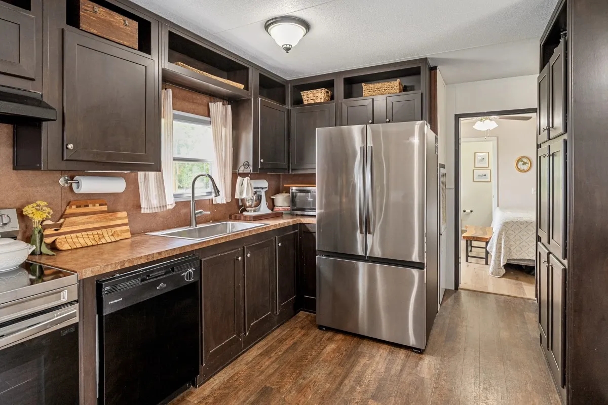 Mobile Home For Sale in Van Zandt County , 2606 Vz County Road 2813, Mabank, Texas 75147, 2 Bedroom, 2 Bathroom, 2 Garage spaces, 840 Sqft, built in 2015, mls#21263036, Real Estate Agent in Mabank, Homes For Sale in Van Zandt county, Homes For Sale in Mabank, Realtor in Mabank Texas, Real Estate Brokerage Independent Realty Texas, Luminita Cordes Realtor