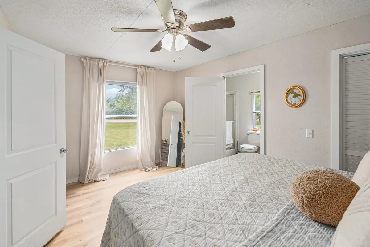 Mobile Home For Sale in Van Zandt County , 2606 Vz County Road 2813, Mabank, Texas 75147, 2 Bedroom, 2 Bathroom, 2 Garage spaces, 840 Sqft, built in 2015, mls#21263036, Real Estate Agent in Mabank, Homes For Sale in Van Zandt county, Homes For Sale in Mabank, Realtor in Mabank Texas, Real Estate Brokerage Independent Realty Texas, Luminita Cordes Realtor