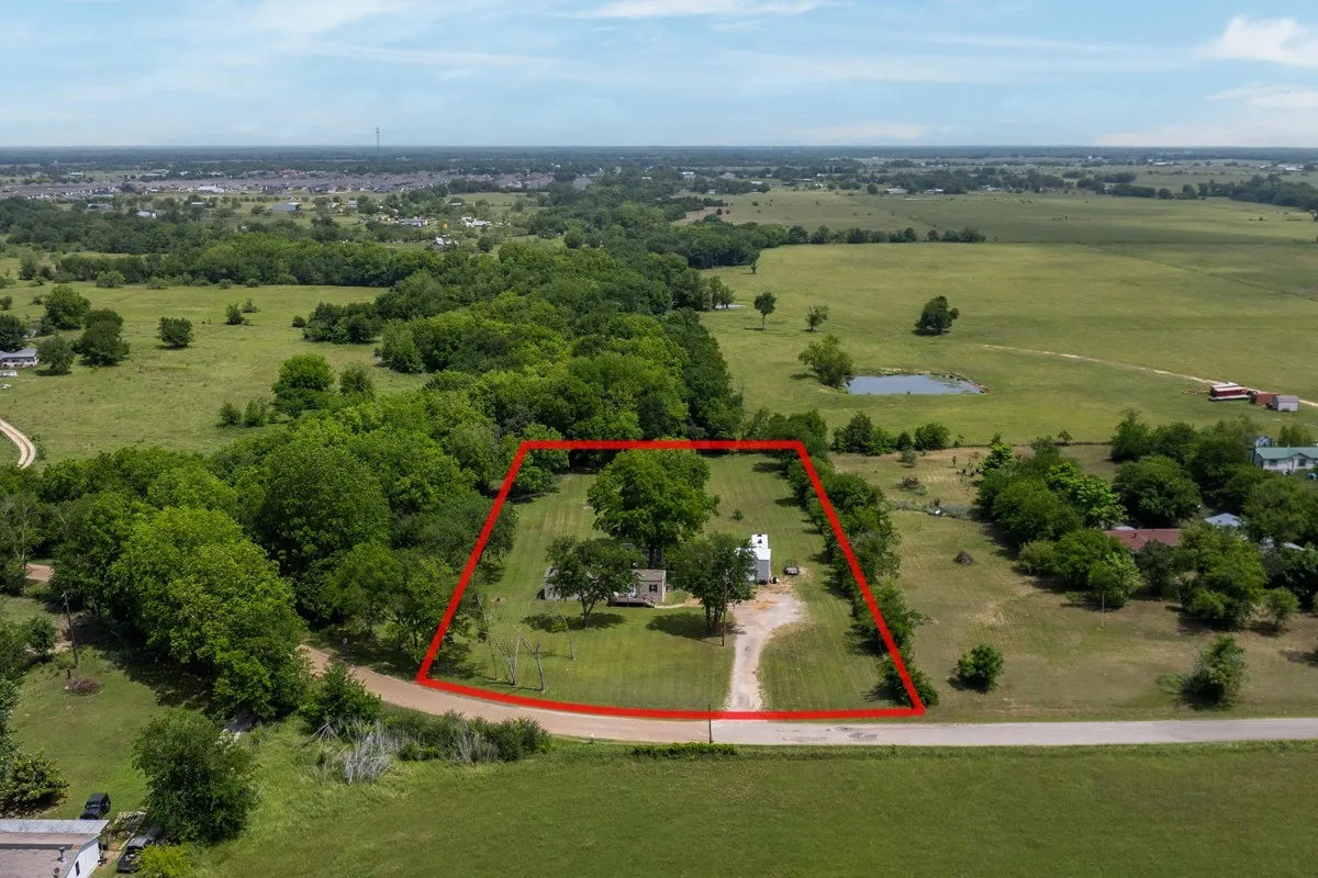 Mobile Home For Sale in Van Zandt County , 2606 Vz County Road 2813, Mabank, Texas 75147, 2 Bedroom, 2 Bathroom, 2 Garage spaces, 840 Sqft, built in 2015, mls#21263036, Real Estate Agent in Mabank, Homes For Sale in Van Zandt county, Homes For Sale in Mabank, Realtor in Mabank Texas, Real Estate Brokerage Independent Realty Texas, Luminita Cordes Realtor