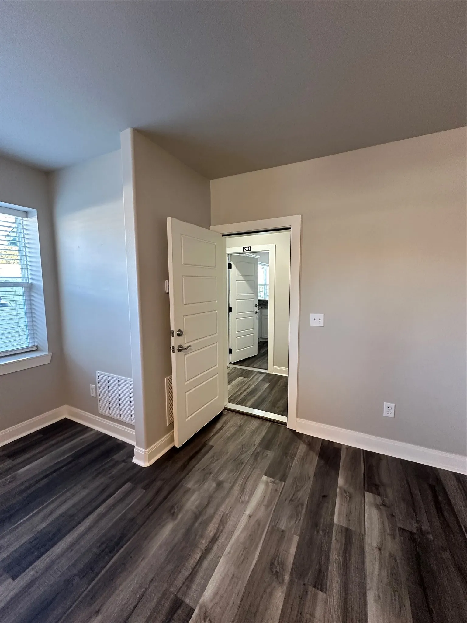 Apartment For Rent in Denton County , 311 S Locust Street 205, Denton, Texas 76201, 1 Bedroom, 1 Bathroom, Garage spaces, 1,000 Sqft, built in 1940, Price $1,500, mls#21270765, Real Estate Agent in Denton, Homes For Rent in Denton county, Homes For Rent in Denton, Realtor in Denton Texas, Real Estate Brokerage Independent Realty Texas, Luminita Cordes Realtor