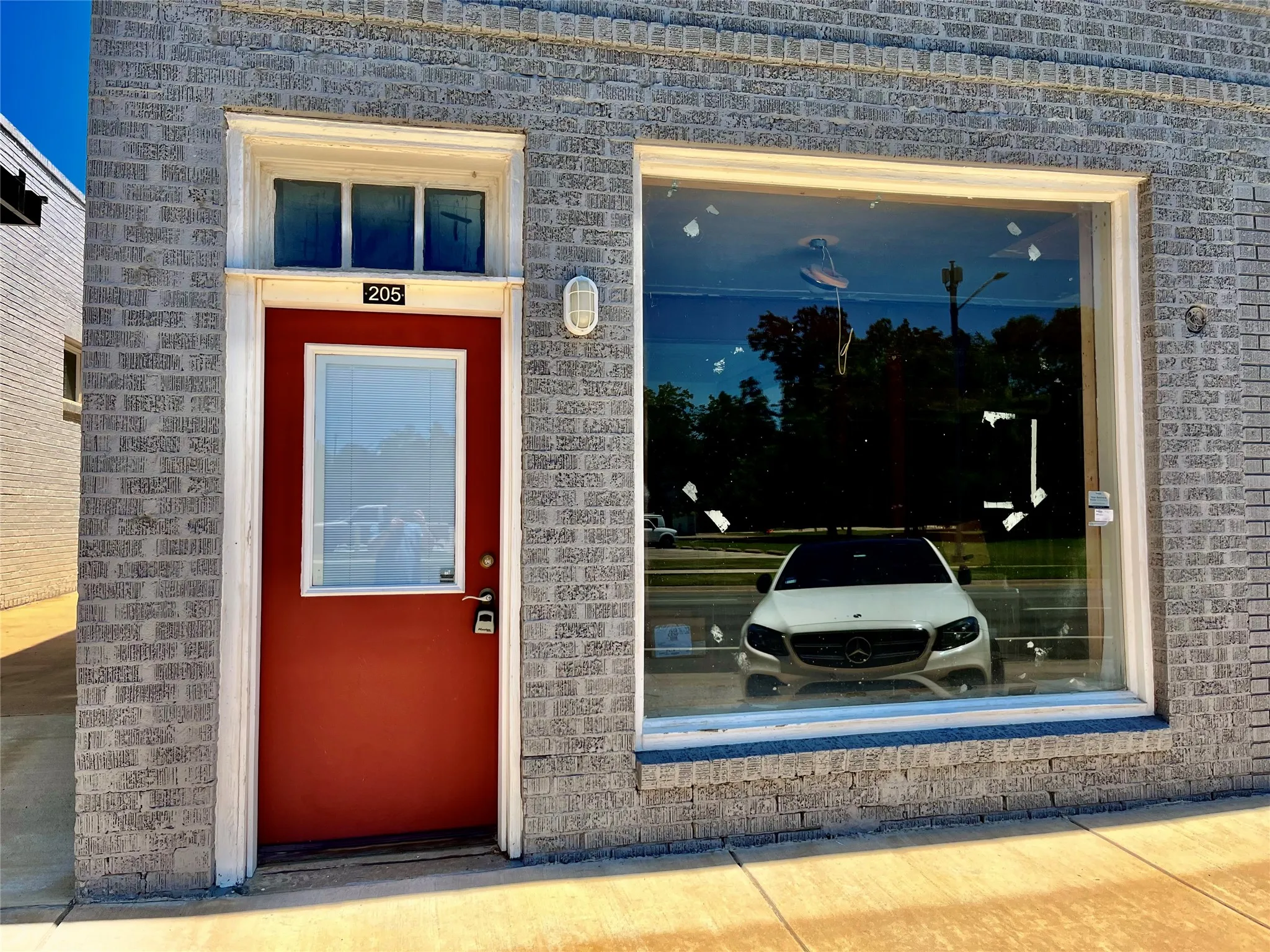 Apartment For Rent in Denton County , 311 S Locust Street 205, Denton, Texas 76201, 1 Bedroom, 1 Bathroom, Garage spaces, 1,000 Sqft, built in 1940, Price $1,500, mls#21270765, Real Estate Agent in Denton, Homes For Rent in Denton county, Homes For Rent in Denton, Realtor in Denton Texas, Real Estate Brokerage Independent Realty Texas, Luminita Cordes Realtor