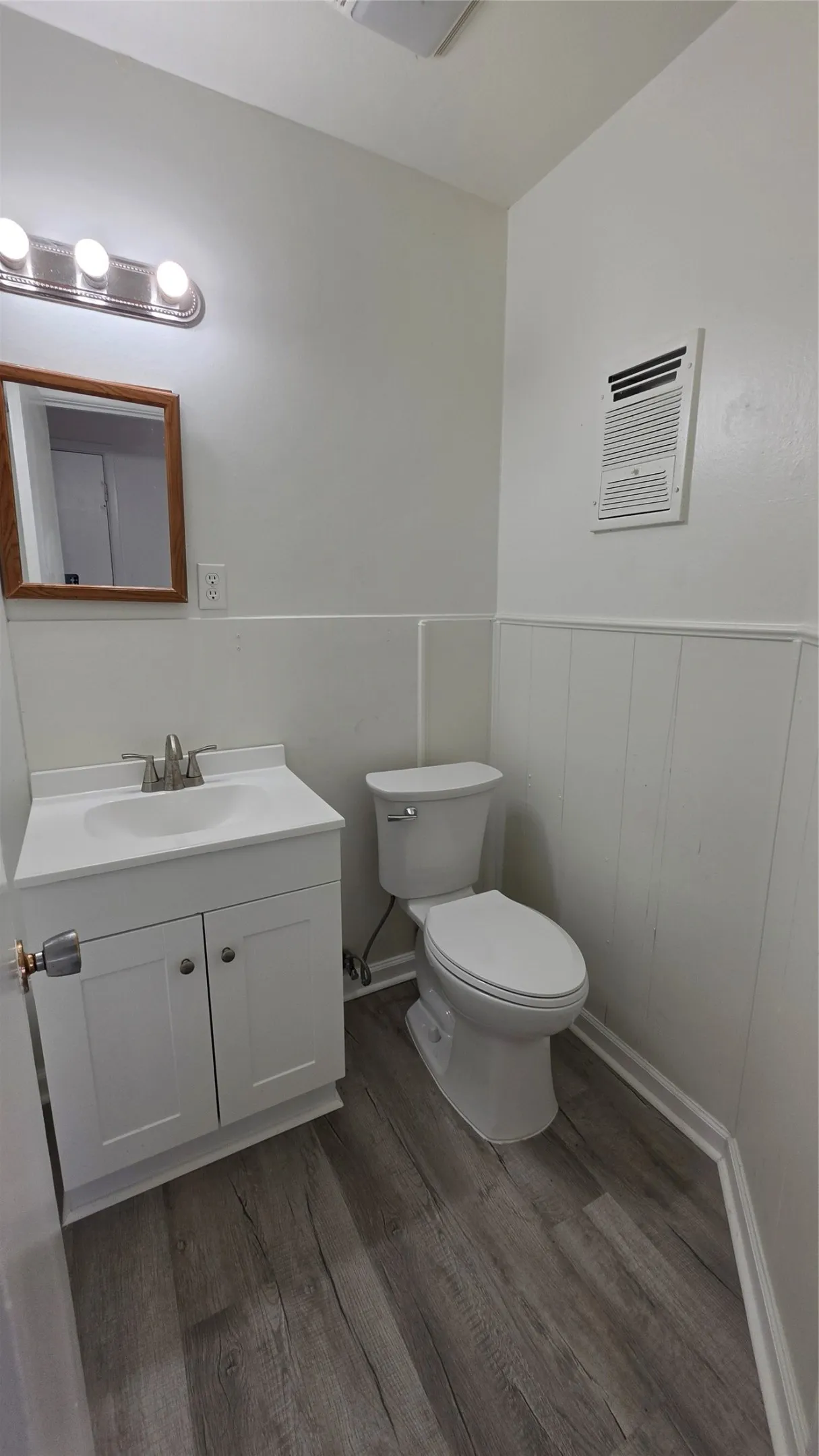 Single Family Residence For Sale in Denton County , 604 Sun Valley Drive, Denton, Texas 76209, 4 Bedroom, 2 Bathroom, Garage spaces, 1,372 Sqft, built in 1965, mls#21271708, Real Estate Agent in Denton, Homes For Sale in Denton county, Homes For Sale in Denton, Realtor in Denton Texas, Real Estate Brokerage Independent Realty Texas, Luminita Cordes Realtor