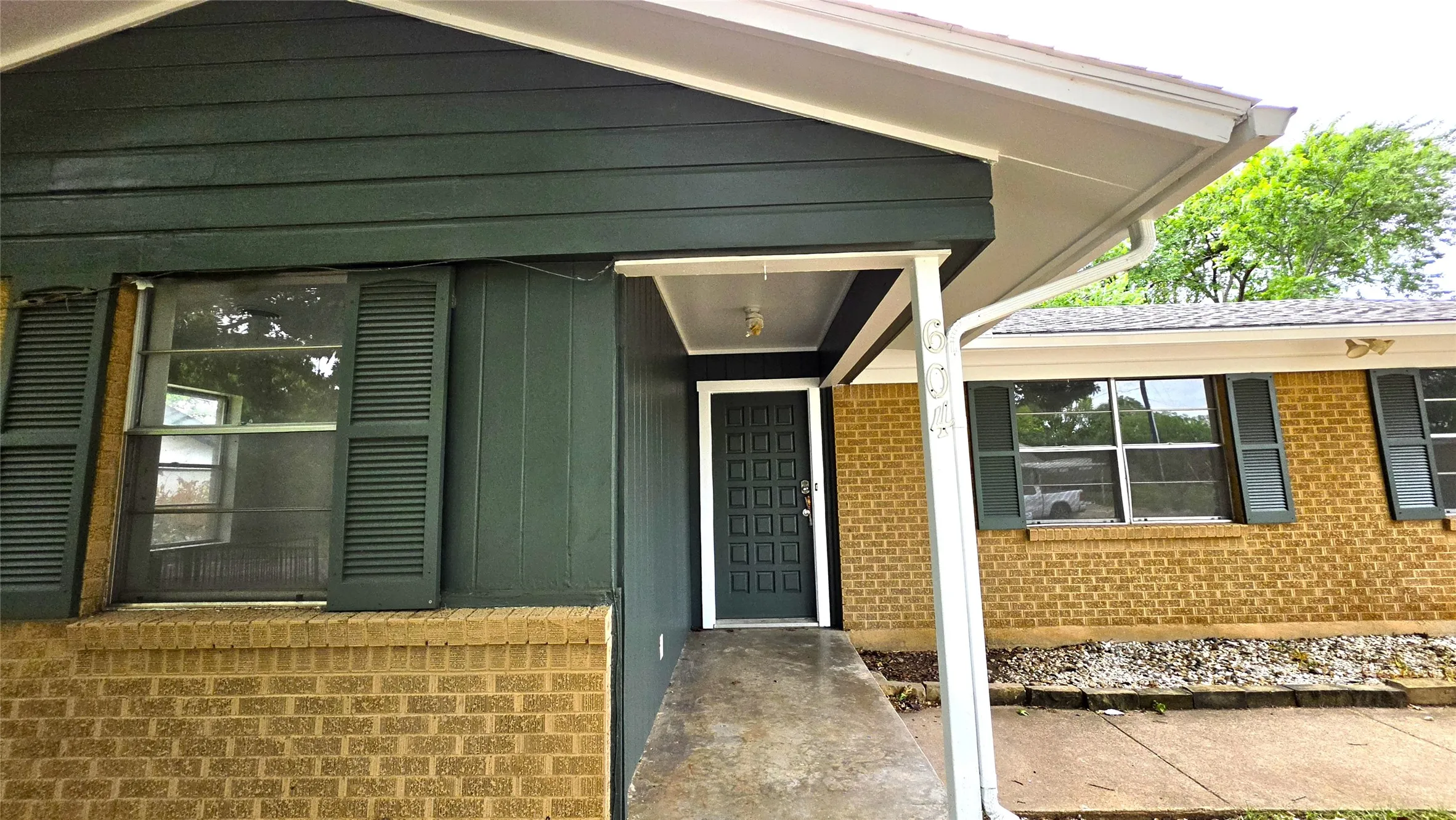 Single Family Residence For Sale in Denton County , 604 Sun Valley Drive, Denton, Texas 76209, 4 Bedroom, 2 Bathroom, Garage spaces, 1,372 Sqft, built in 1965, mls#21271708, Real Estate Agent in Denton, Homes For Sale in Denton county, Homes For Sale in Denton, Realtor in Denton Texas, Real Estate Brokerage Independent Realty Texas, Luminita Cordes Realtor