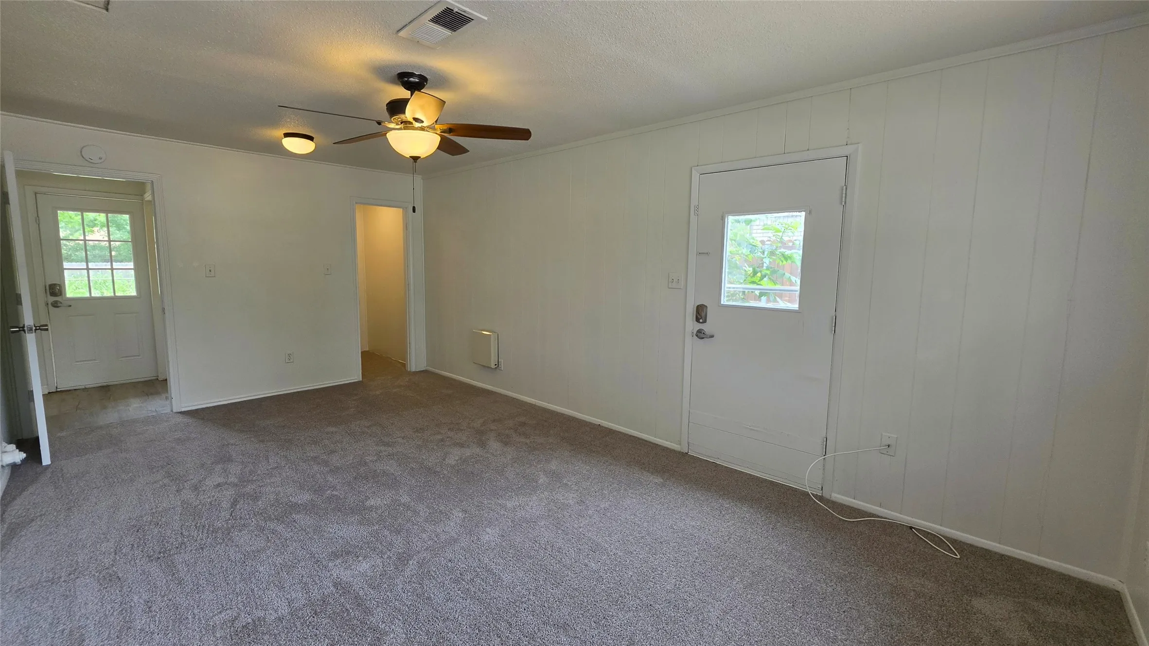 Single Family Residence For Sale in Denton County , 604 Sun Valley Drive, Denton, Texas 76209, 4 Bedroom, 2 Bathroom, Garage spaces, 1,372 Sqft, built in 1965, mls#21271708, Real Estate Agent in Denton, Homes For Sale in Denton county, Homes For Sale in Denton, Realtor in Denton Texas, Real Estate Brokerage Independent Realty Texas, Luminita Cordes Realtor