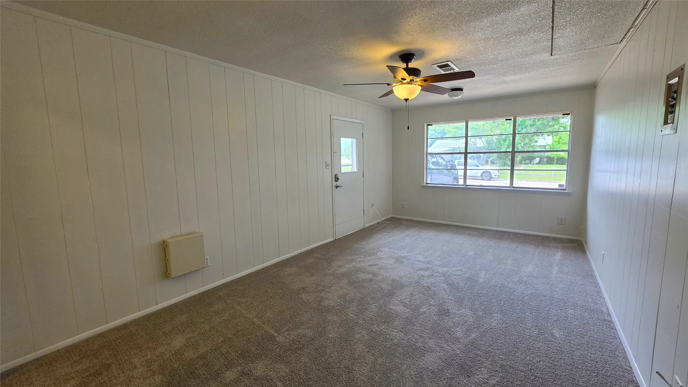 Single Family Residence For Sale in Denton County , 604 Sun Valley Drive, Denton, Texas 76209, 4 Bedroom, 2 Bathroom, Garage spaces, 1,372 Sqft, built in 1965, mls#21271708, Real Estate Agent in Denton, Homes For Sale in Denton county, Homes For Sale in Denton, Realtor in Denton Texas, Real Estate Brokerage Independent Realty Texas, Luminita Cordes Realtor
