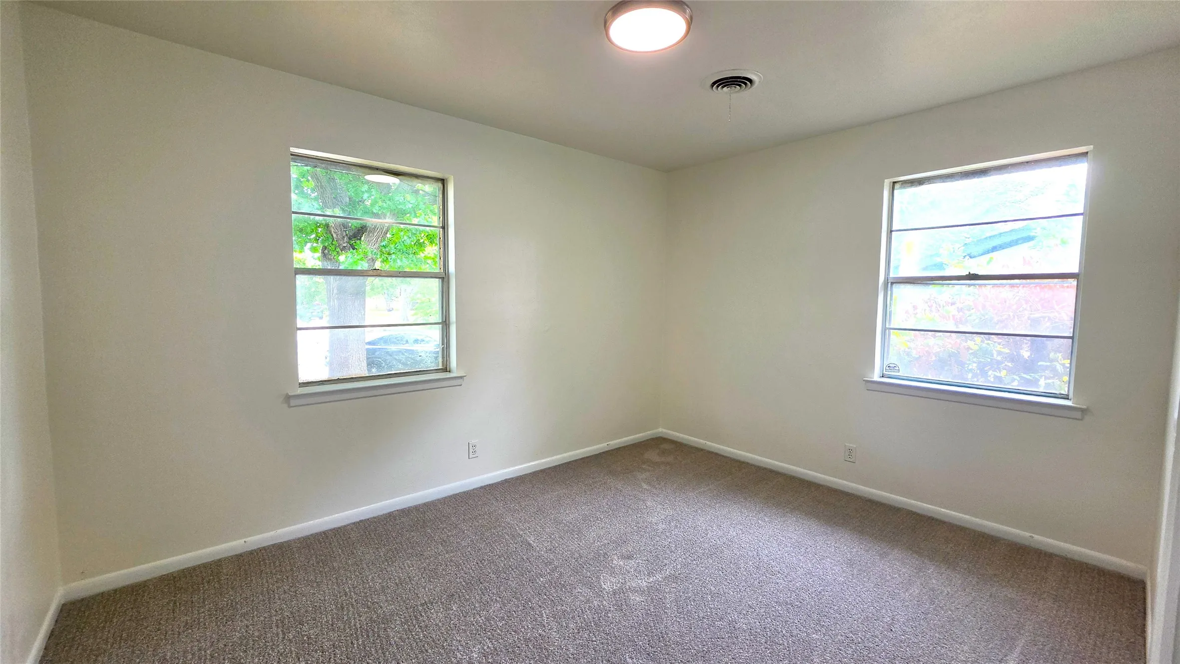 Single Family Residence For Sale in Denton County , 604 Sun Valley Drive, Denton, Texas 76209, 4 Bedroom, 2 Bathroom, Garage spaces, 1,372 Sqft, built in 1965, mls#21271708, Real Estate Agent in Denton, Homes For Sale in Denton county, Homes For Sale in Denton, Realtor in Denton Texas, Real Estate Brokerage Independent Realty Texas, Luminita Cordes Realtor