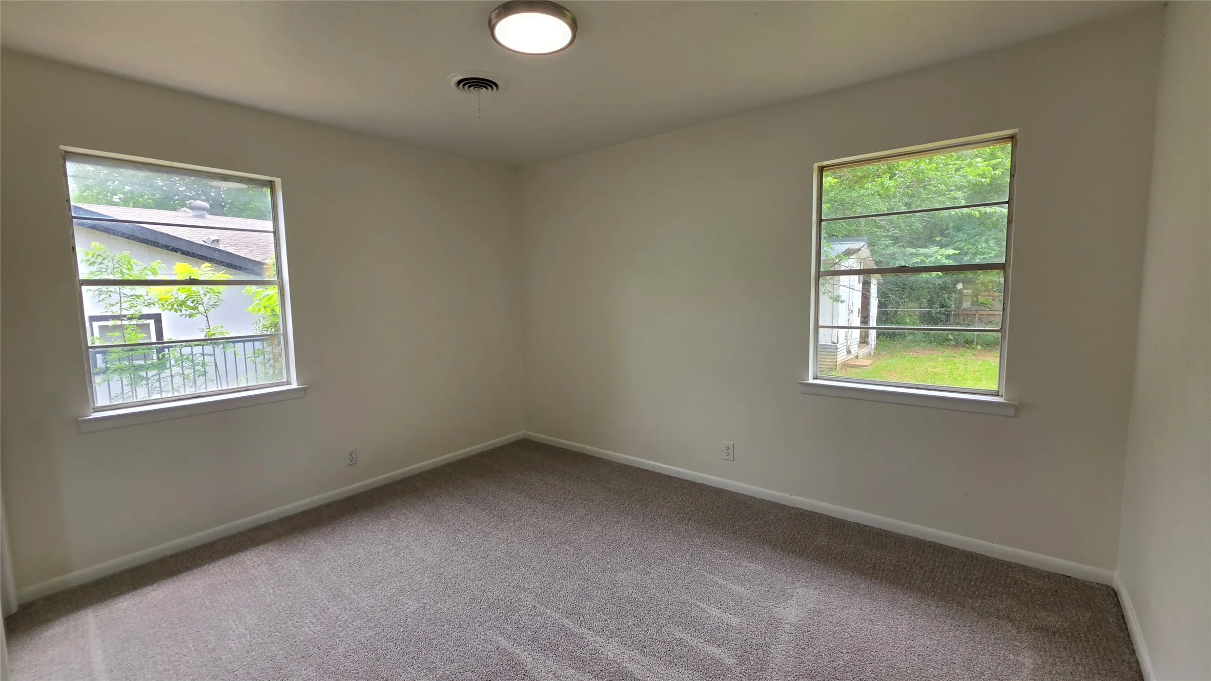 Single Family Residence For Sale in Denton County , 604 Sun Valley Drive, Denton, Texas 76209, 4 Bedroom, 2 Bathroom, Garage spaces, 1,372 Sqft, built in 1965, mls#21271708, Real Estate Agent in Denton, Homes For Sale in Denton county, Homes For Sale in Denton, Realtor in Denton Texas, Real Estate Brokerage Independent Realty Texas, Luminita Cordes Realtor