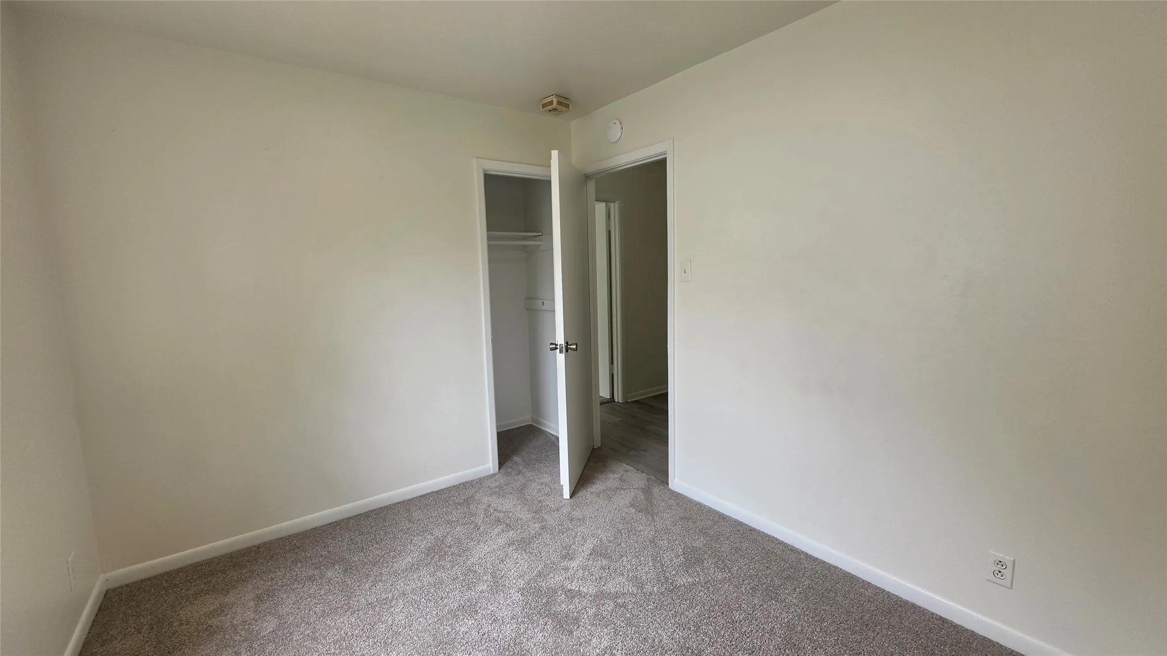 Single Family Residence For Sale in Denton County , 604 Sun Valley Drive, Denton, Texas 76209, 4 Bedroom, 2 Bathroom, Garage spaces, 1,372 Sqft, built in 1965, mls#21271708, Real Estate Agent in Denton, Homes For Sale in Denton county, Homes For Sale in Denton, Realtor in Denton Texas, Real Estate Brokerage Independent Realty Texas, Luminita Cordes Realtor