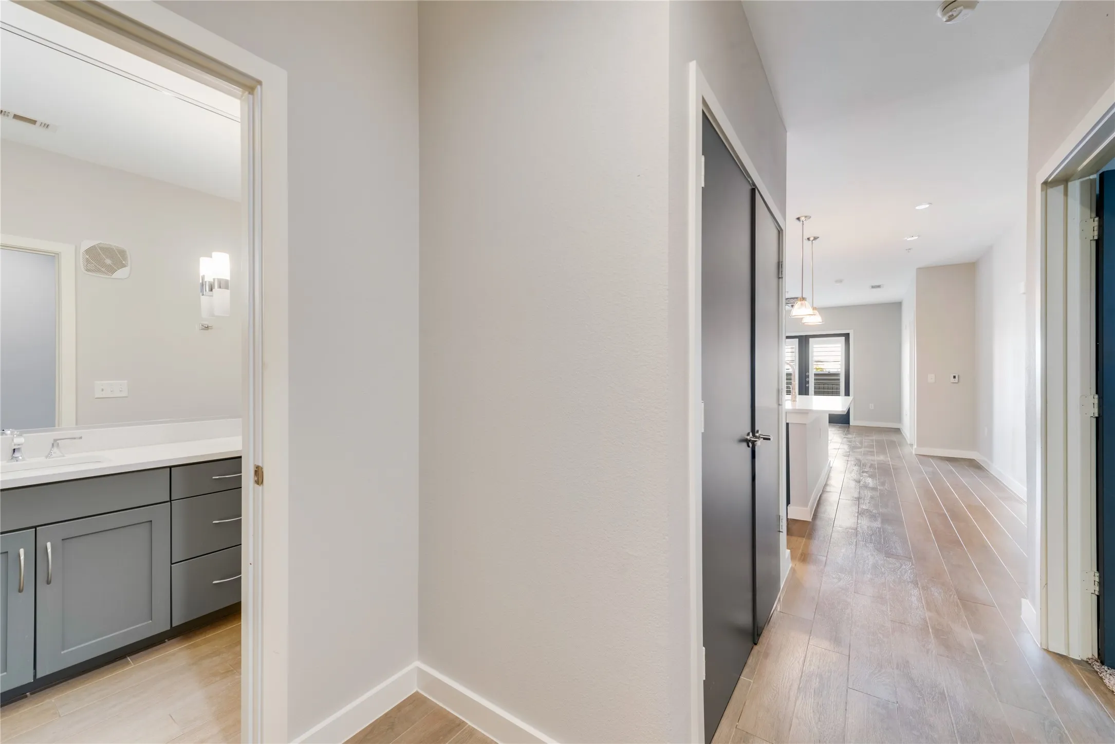 Condominium For Rent in Dallas County , 5609 Smu Boulevard 207, Dallas, Texas 75206, 2 Bedroom, 2 Bathroom, 1 Garage spaces, 1,025 Sqft, built in 2008, mls#21270374, Real Estate Agent in Dallas, Homes For Rent in Dallas county, Homes For Rent in Dallas, Realtor in Dallas Texas, Real Estate Brokerage Independent Realty Texas, Luminita Cordes Realtor