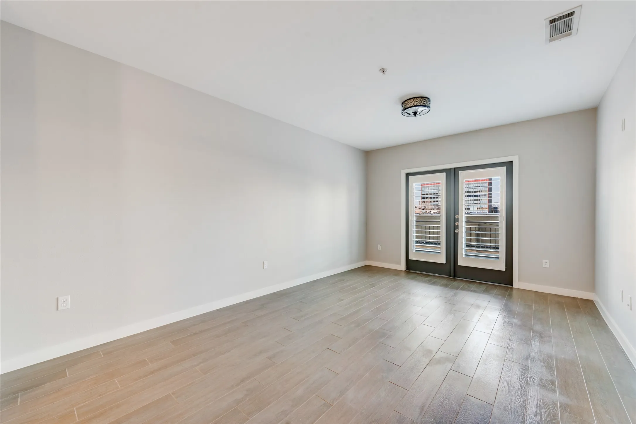 Condominium For Rent in Dallas County , 5609 Smu Boulevard 207, Dallas, Texas 75206, 2 Bedroom, 2 Bathroom, 1 Garage spaces, 1,025 Sqft, built in 2008, mls#21270374, Real Estate Agent in Dallas, Homes For Rent in Dallas county, Homes For Rent in Dallas, Realtor in Dallas Texas, Real Estate Brokerage Independent Realty Texas, Luminita Cordes Realtor
